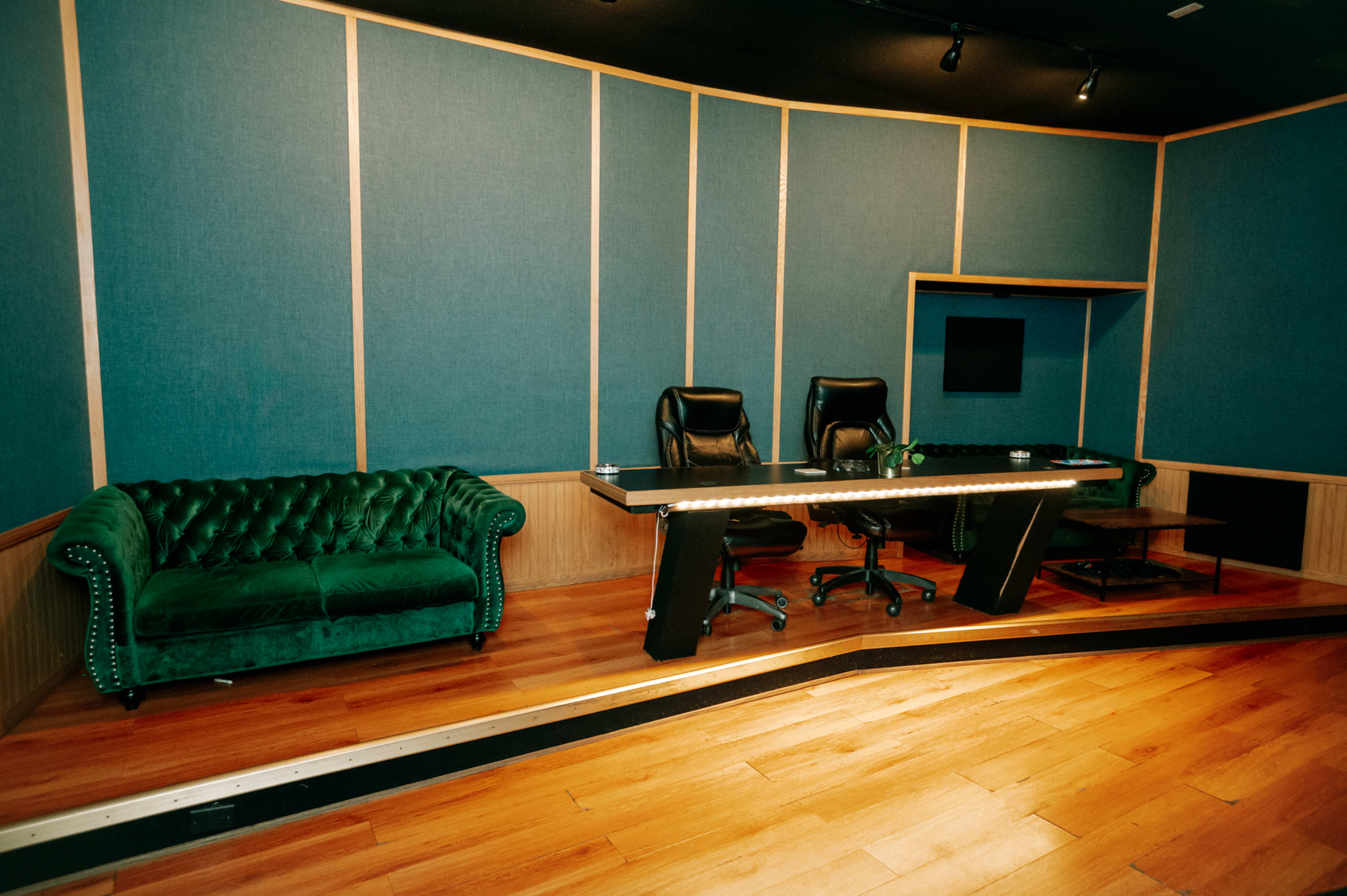 High-End Recording Suite w/ Spacious Booth & Premium Gear | The HMRN A Room Image in Burbank, Burbank, CA