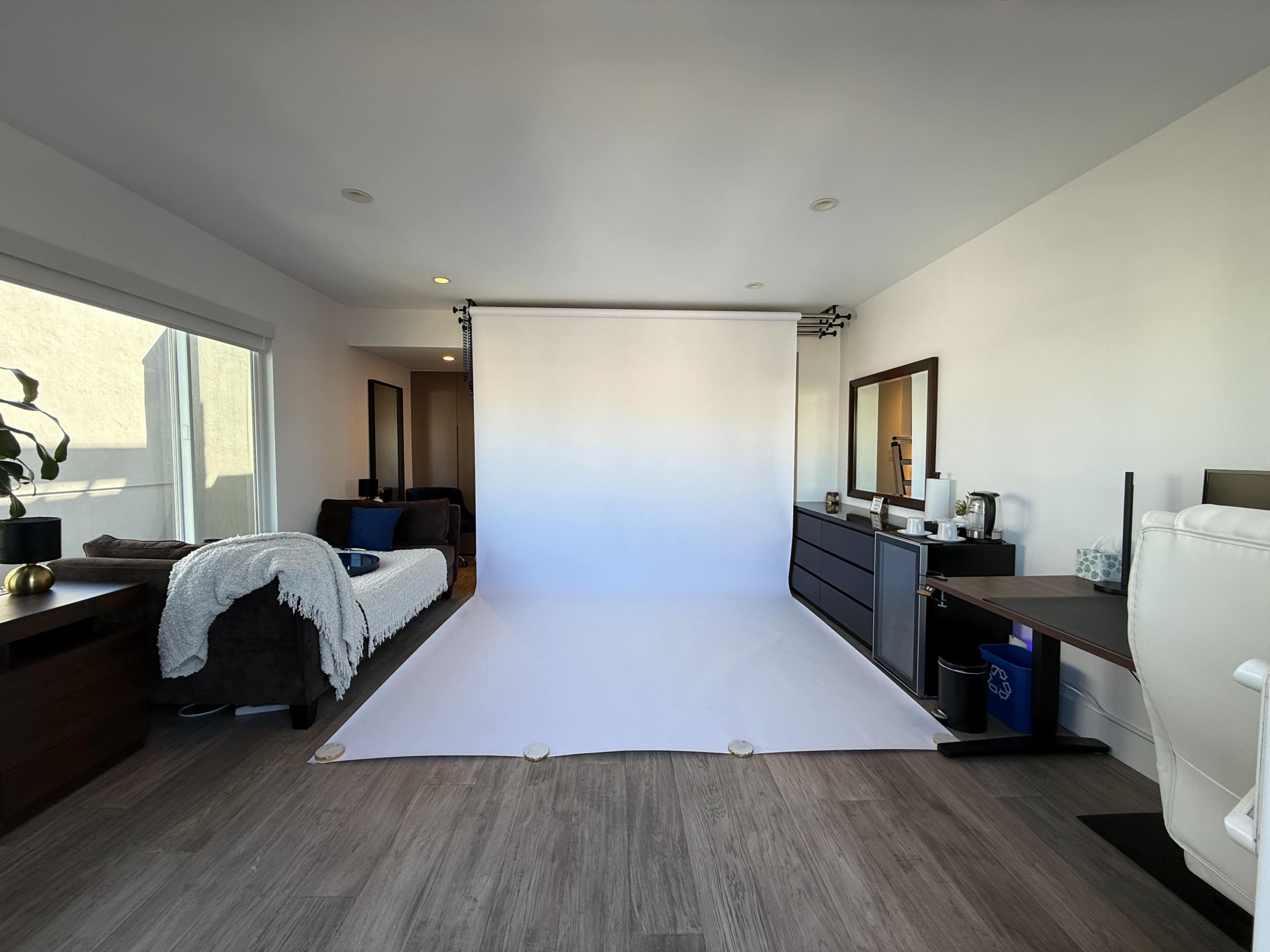 Marina Photo Studio w/ 3 Backdrops + Private Patio w/ OCEAN VIEW + Private Bathroom + Parking Spot & More Image in Venice, Marina Del Rey, CA