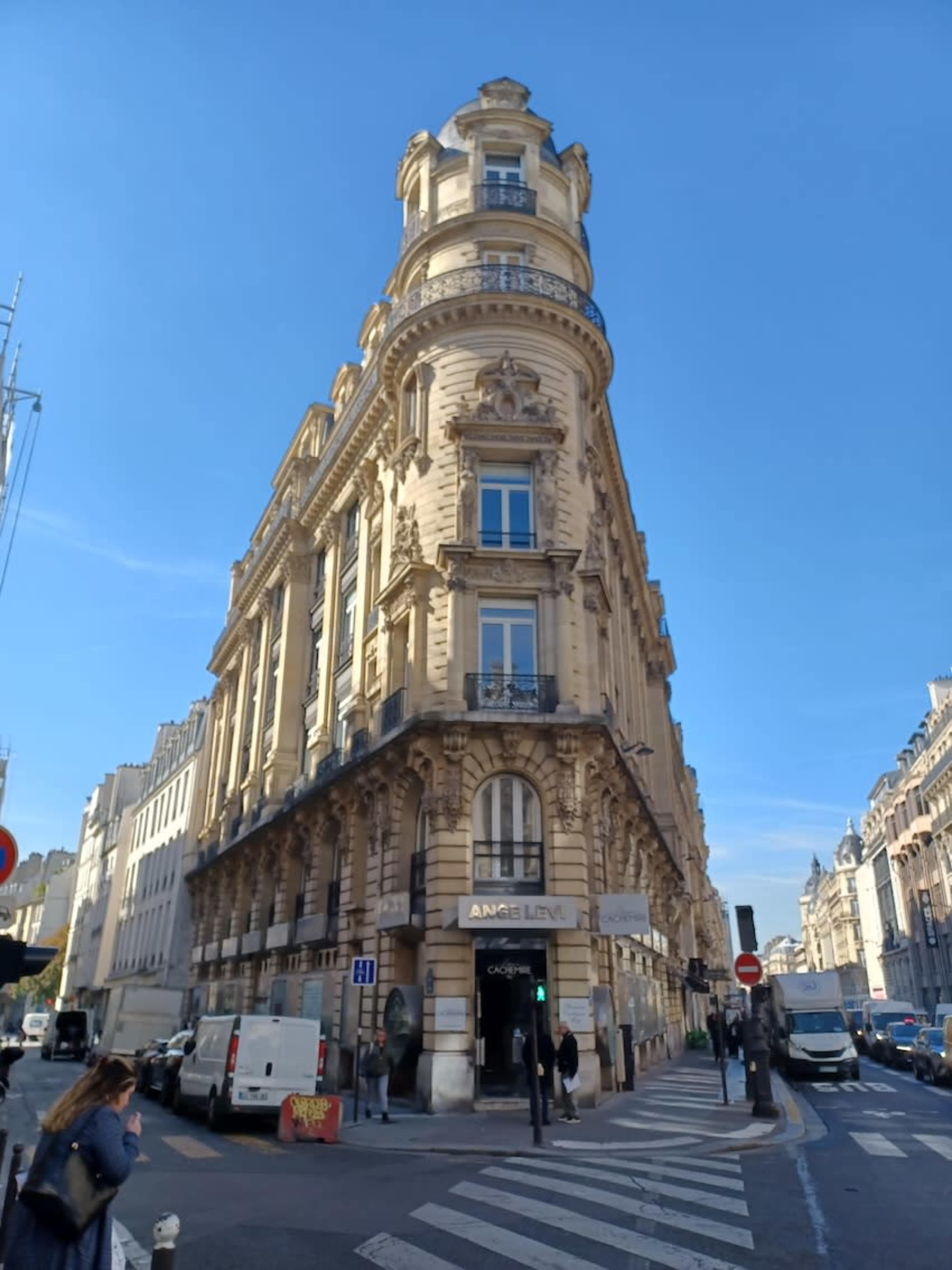 Showroom Galerie en centre ville spacieux Image in Mail, Paris, 