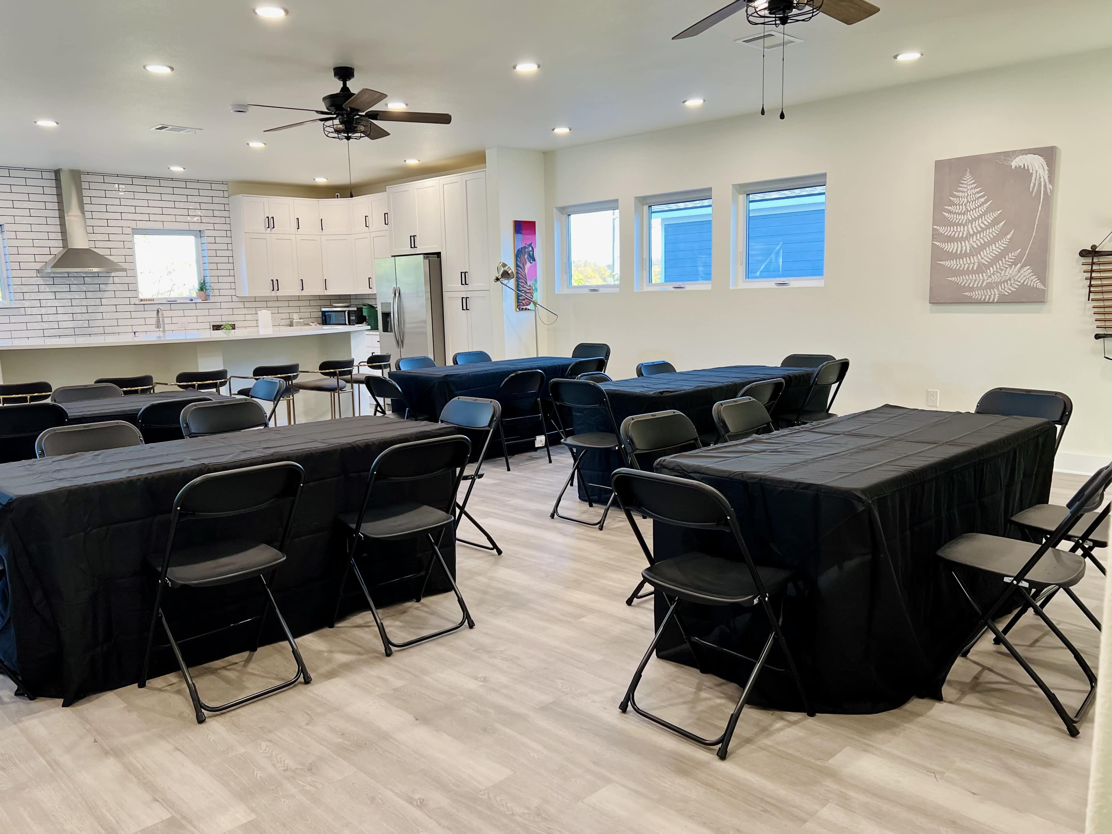 Spacious Light-filled Loft in Downtown Round Rock Image in Round Rock Original Plat, Round Rock, TX