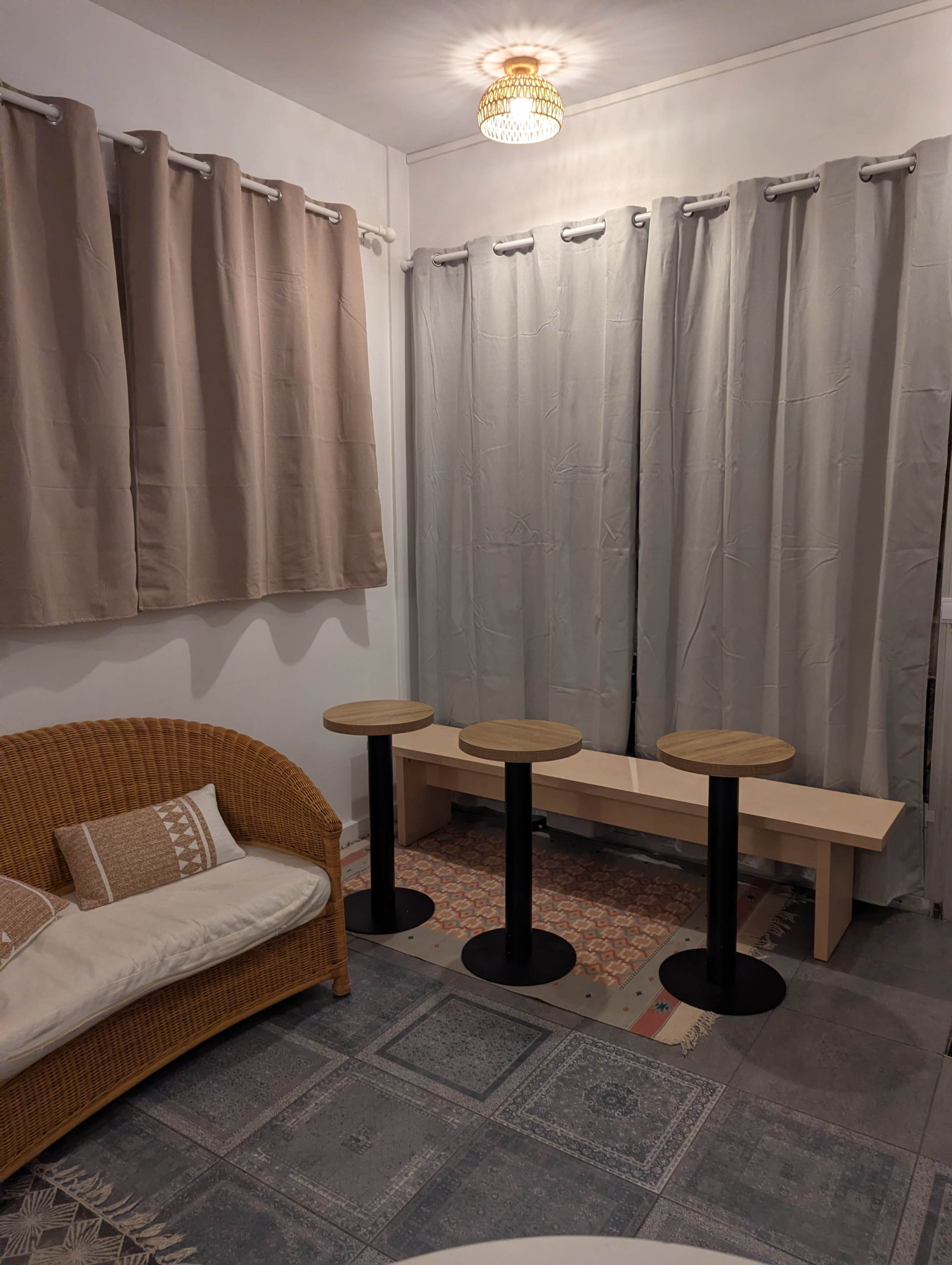 pop up sur rue en plein centre de Vincennes Image in , vincennes