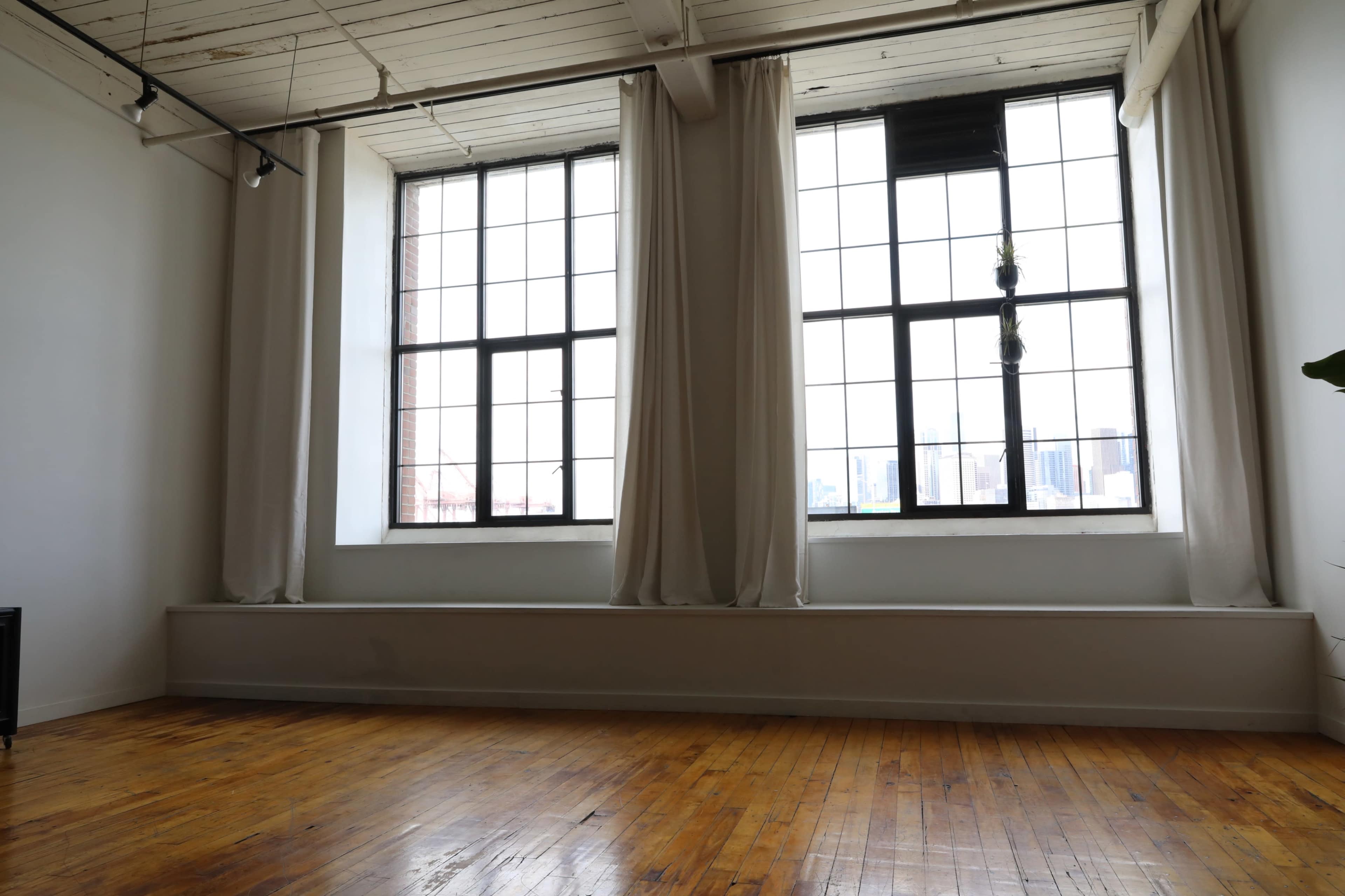 Versatile Daylight Loft for Social Events, Brand Activations, and Creative Gatherings Bild in SODO, Seattle, WA