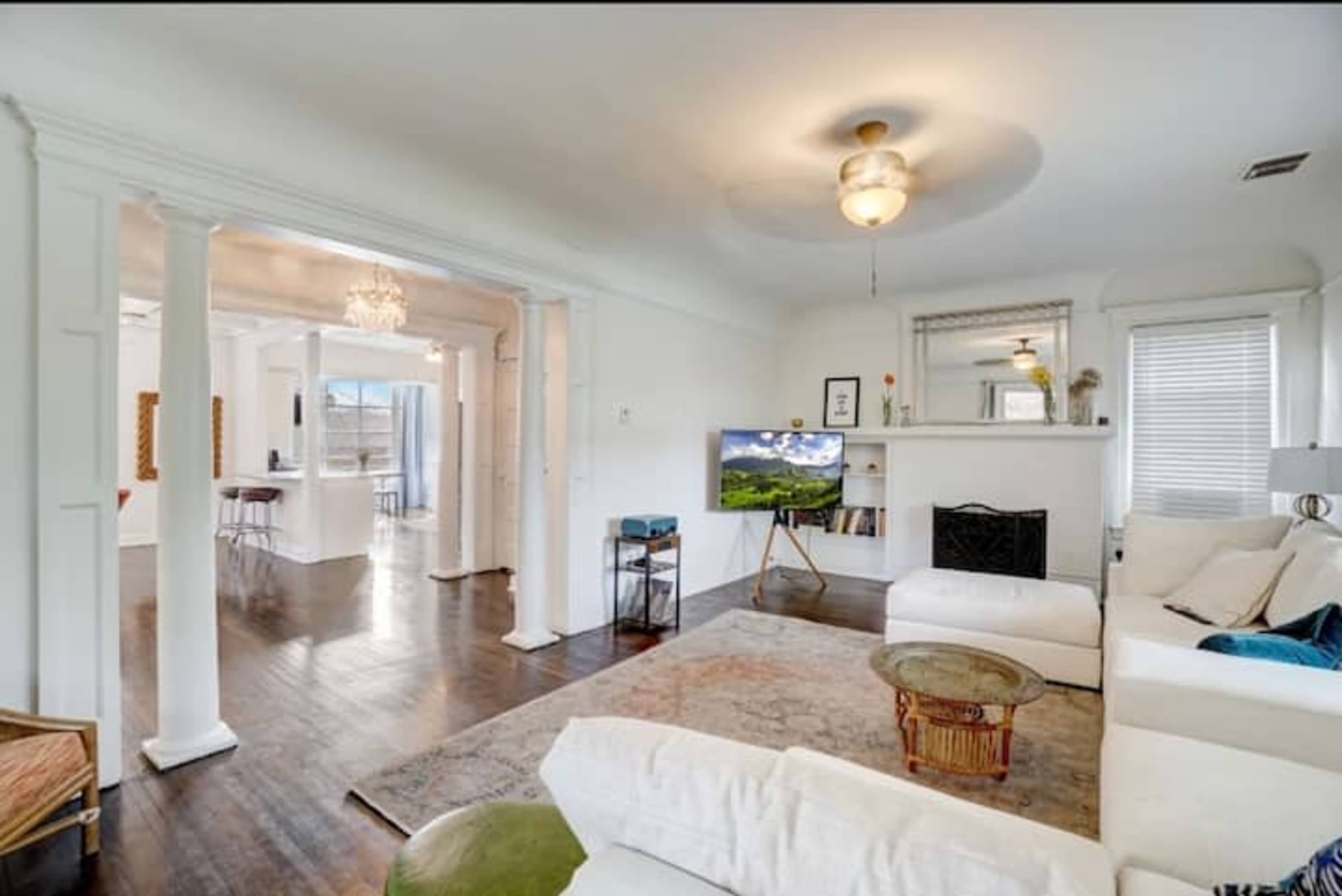 1910s spacious craftsman home with large porch and clean interior | Downtown Detroit Image in Central Southwest, Detroit, FM