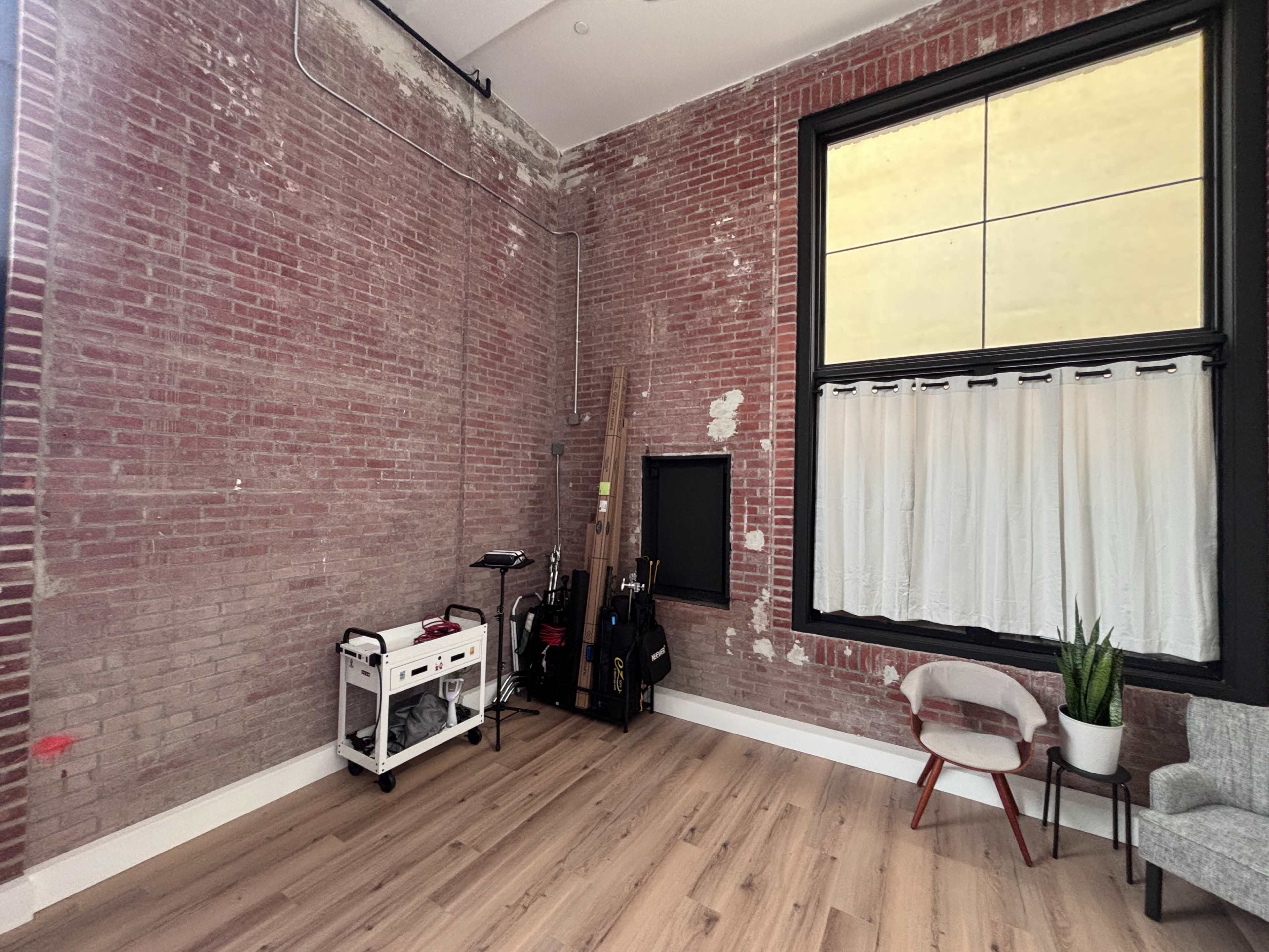 Loft with exposed brick and high ceilings Image in Dickinson Narrows, Philadelphia, PA