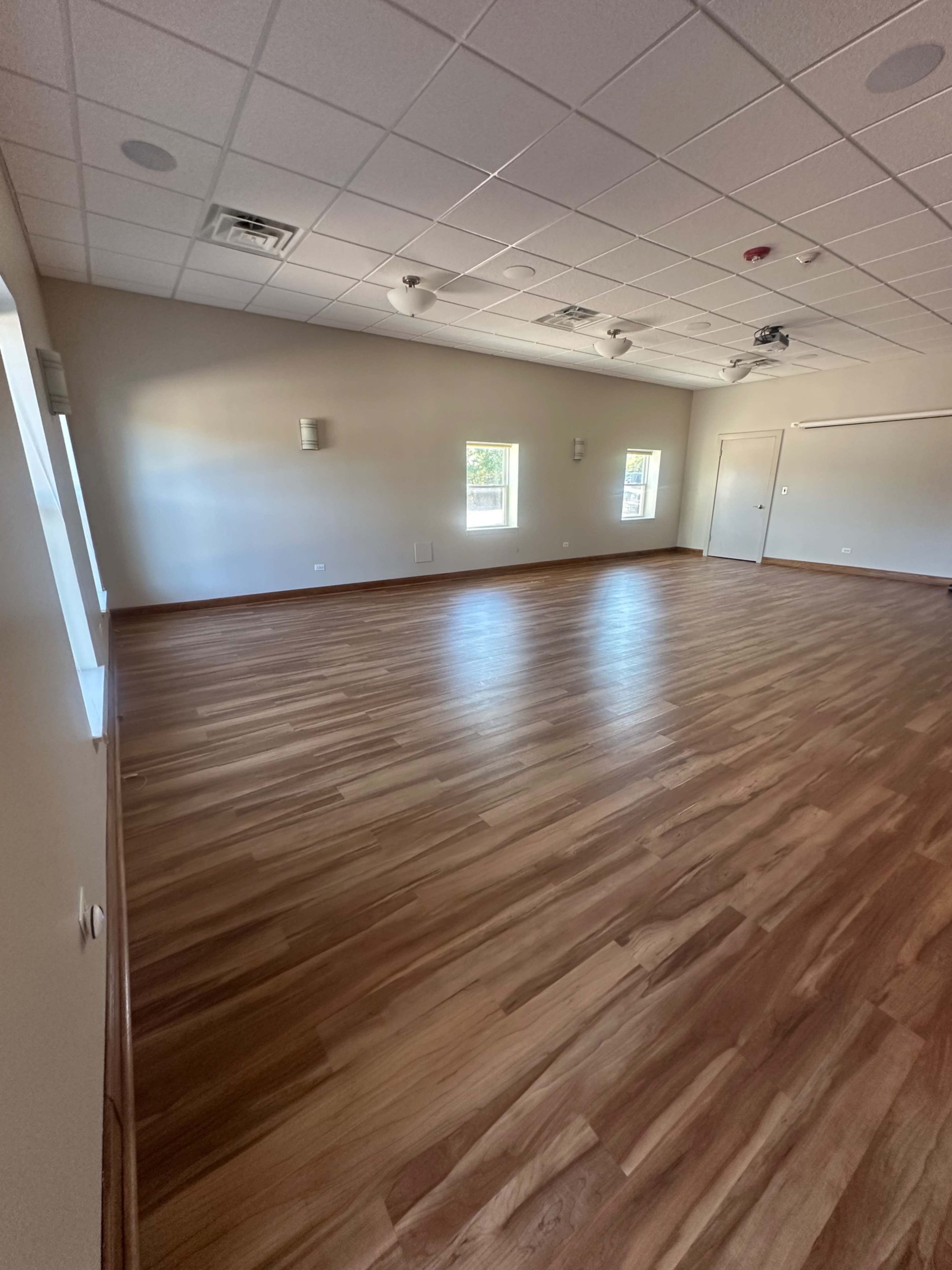 Fully Equipped Salon/Spa Space for Rent Image in Moraine Township, Highland Park, IL