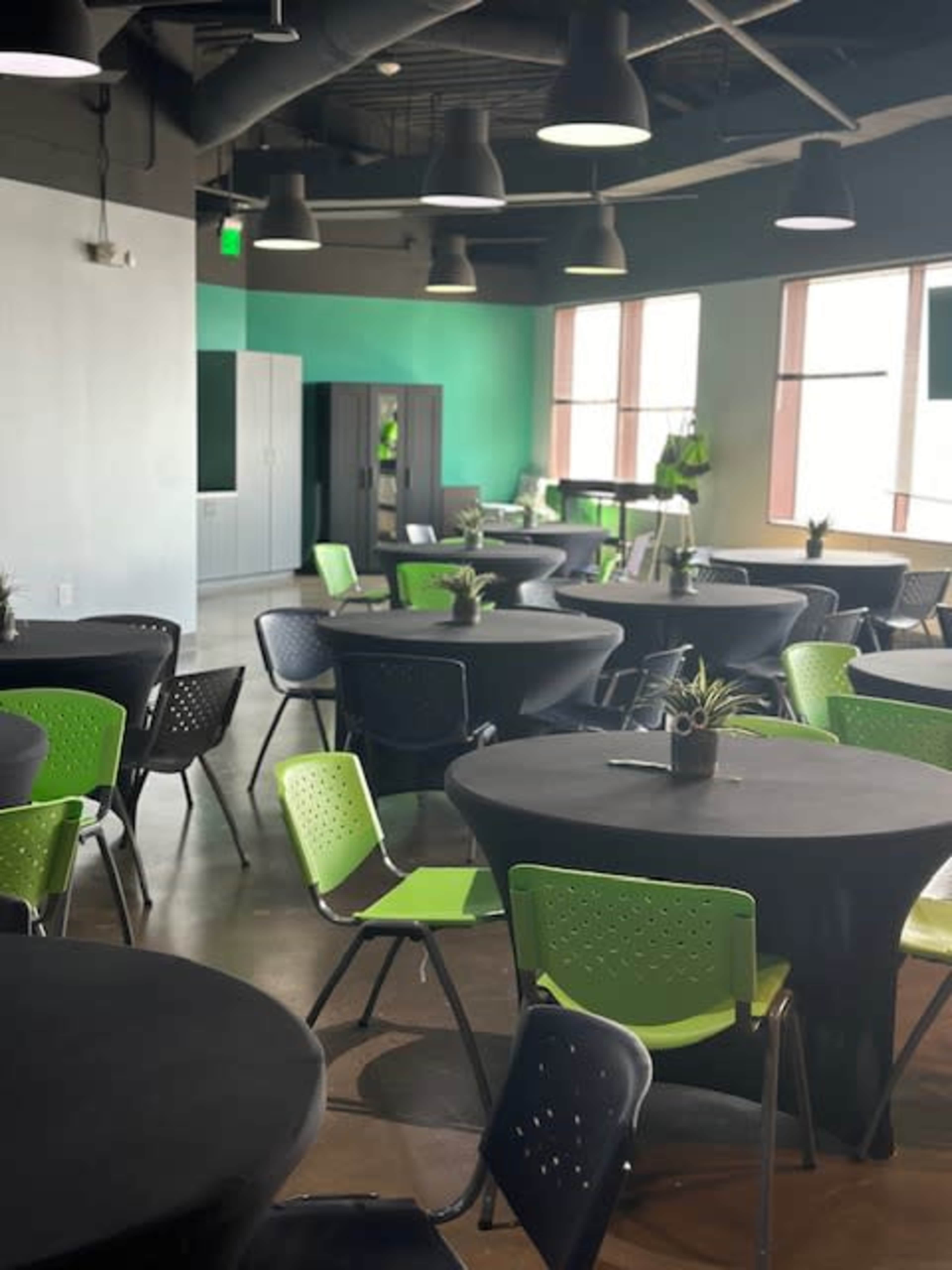 Downtown office building, located on top floor with great views Image in Dallas Downtown Historic District, Dallas, TX