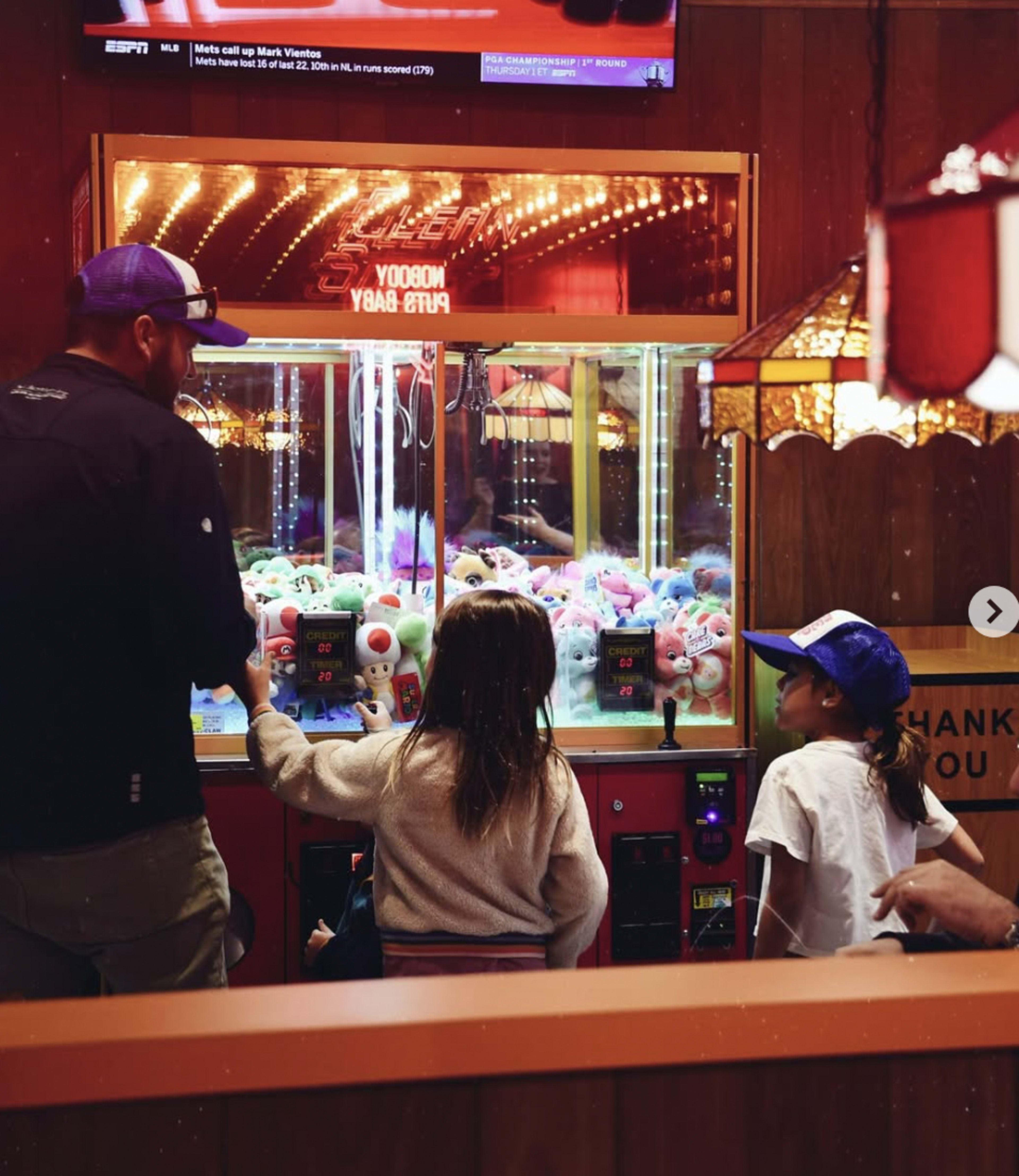 Cleveland’s Coolest Retro Pizza Shop for Creative Photoshoots Image in Downtown, Cleveland, OH