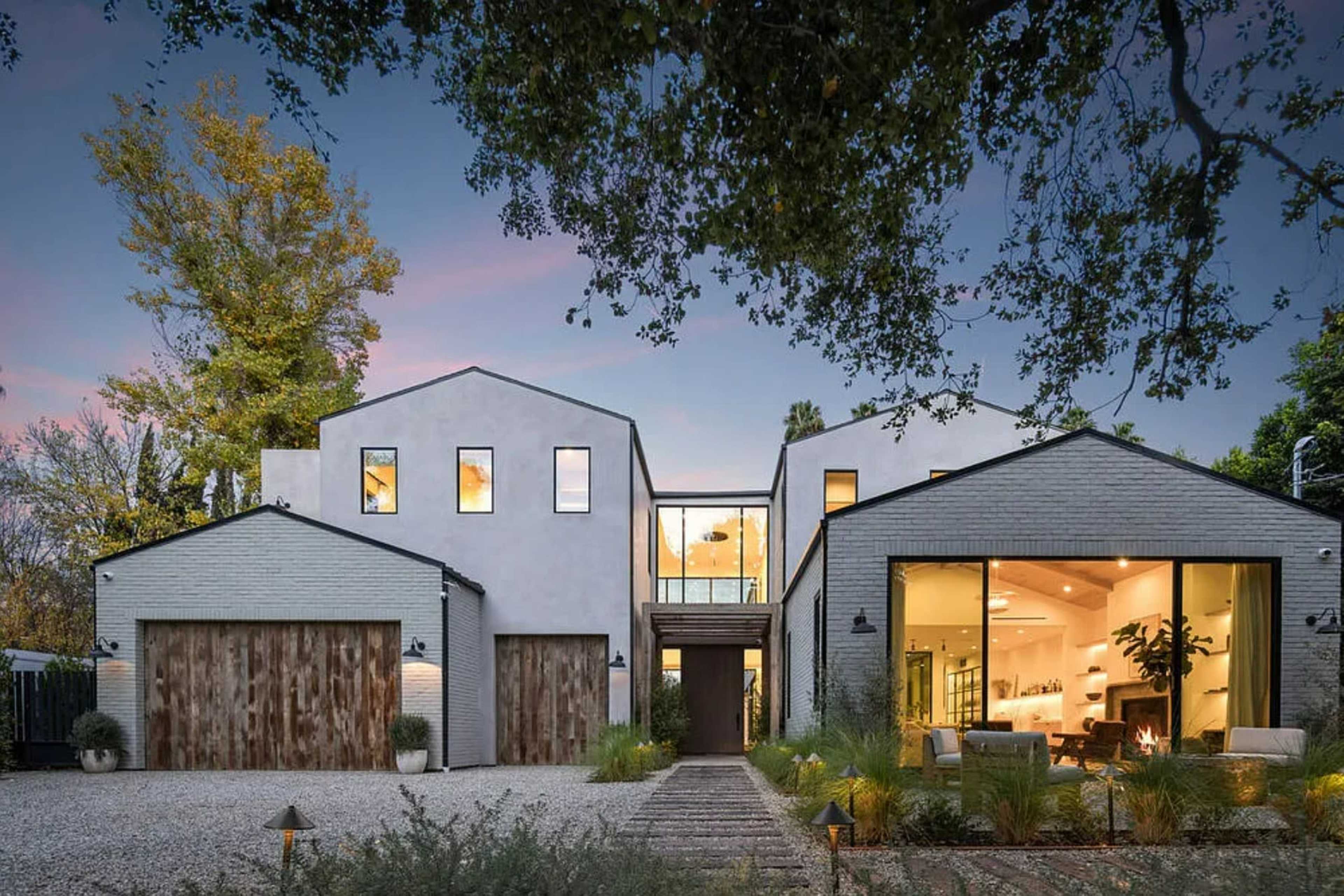 CRISP MODERN FARMHOUSE/ LUXE LIGHT & FLOW Image in Encino, Los Angeles, CA