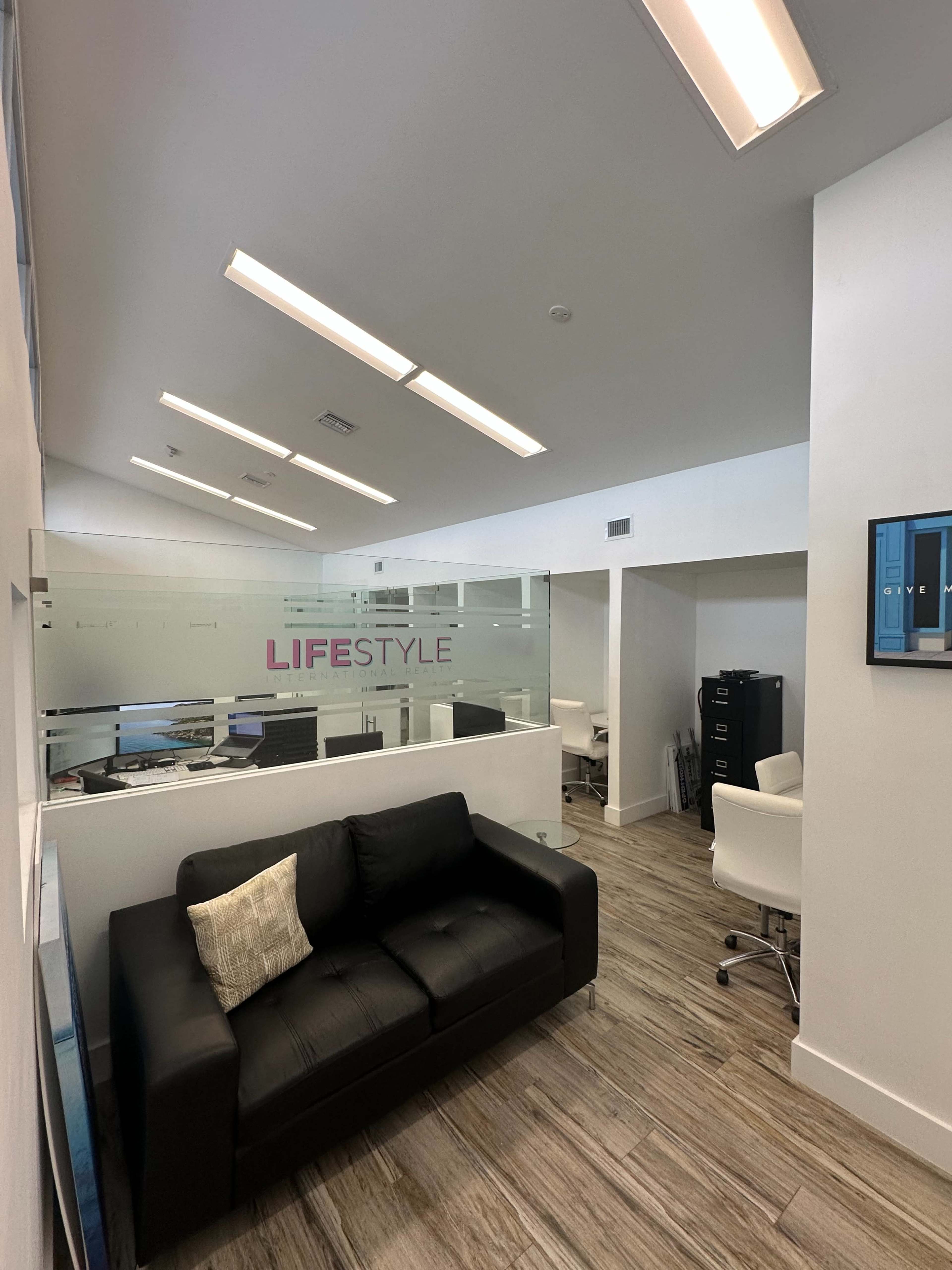 Cozy office for trainings or courses! Image in Pembroke Pines, Pembroke Pines, FL