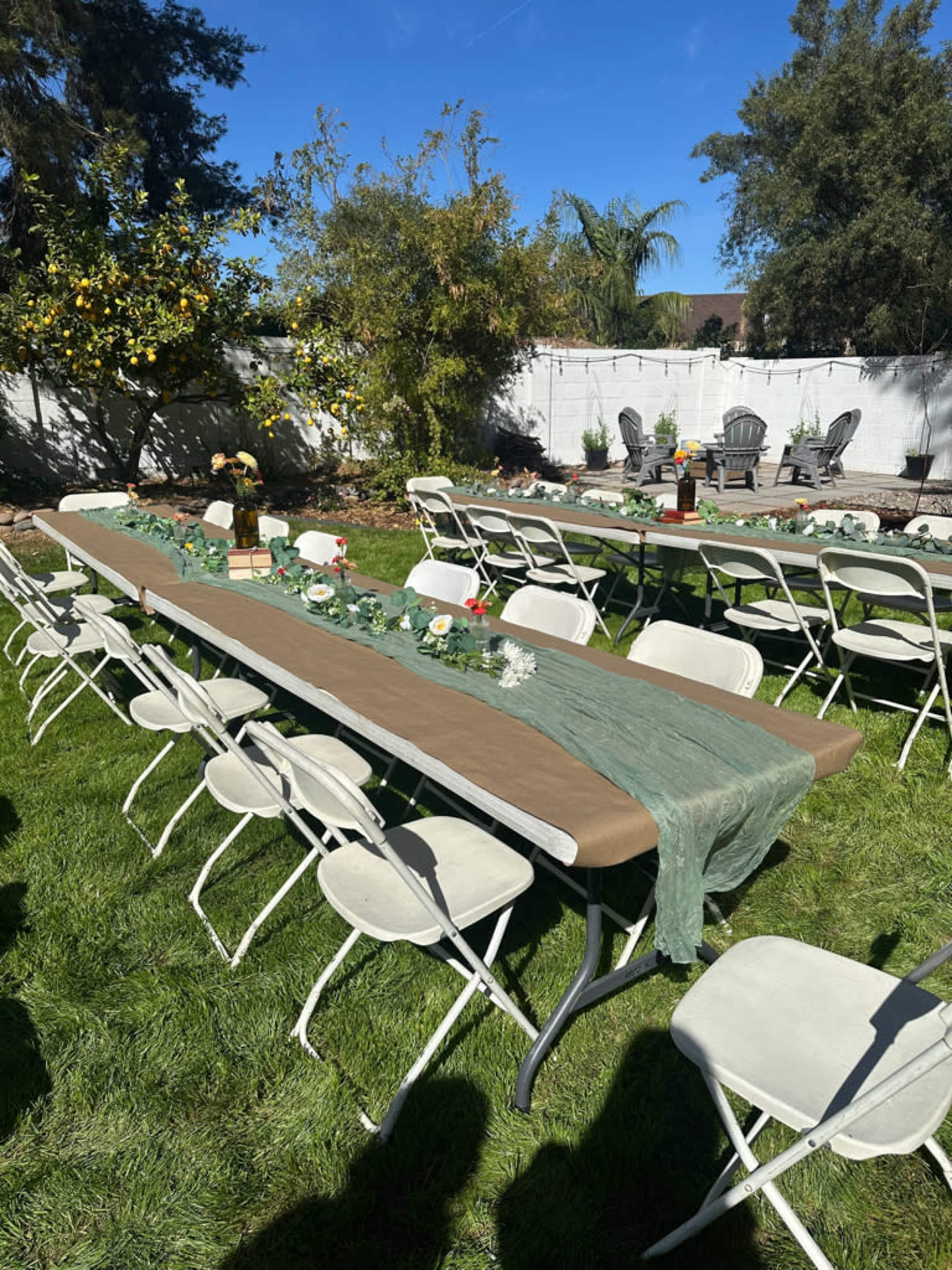White folding chairs 