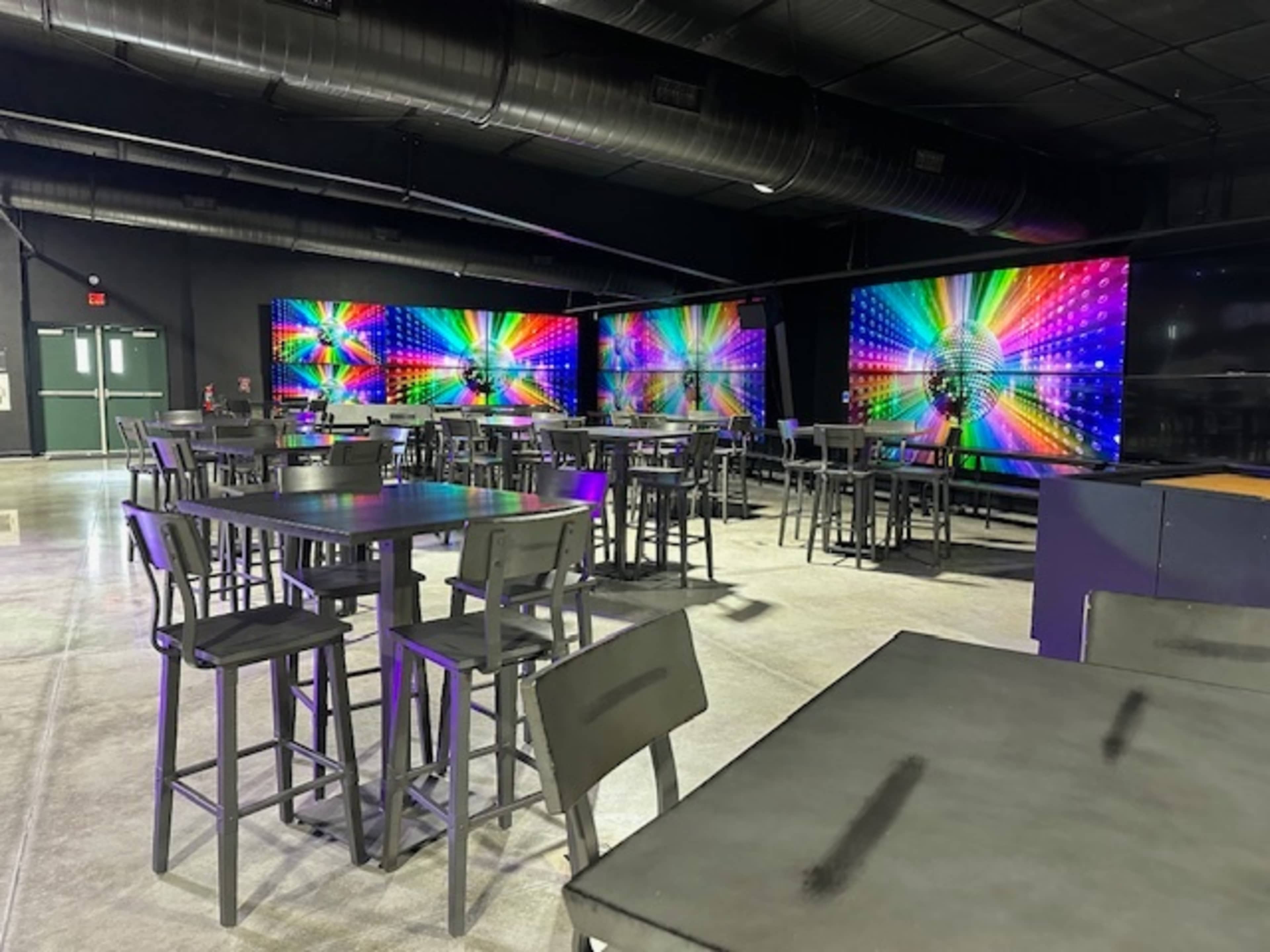 Historic Palmetto, FL - Industrial, spacious, state-of -art AV system with 36 85" LED TVs!! Image in Palmetto, Palmetto, FL
