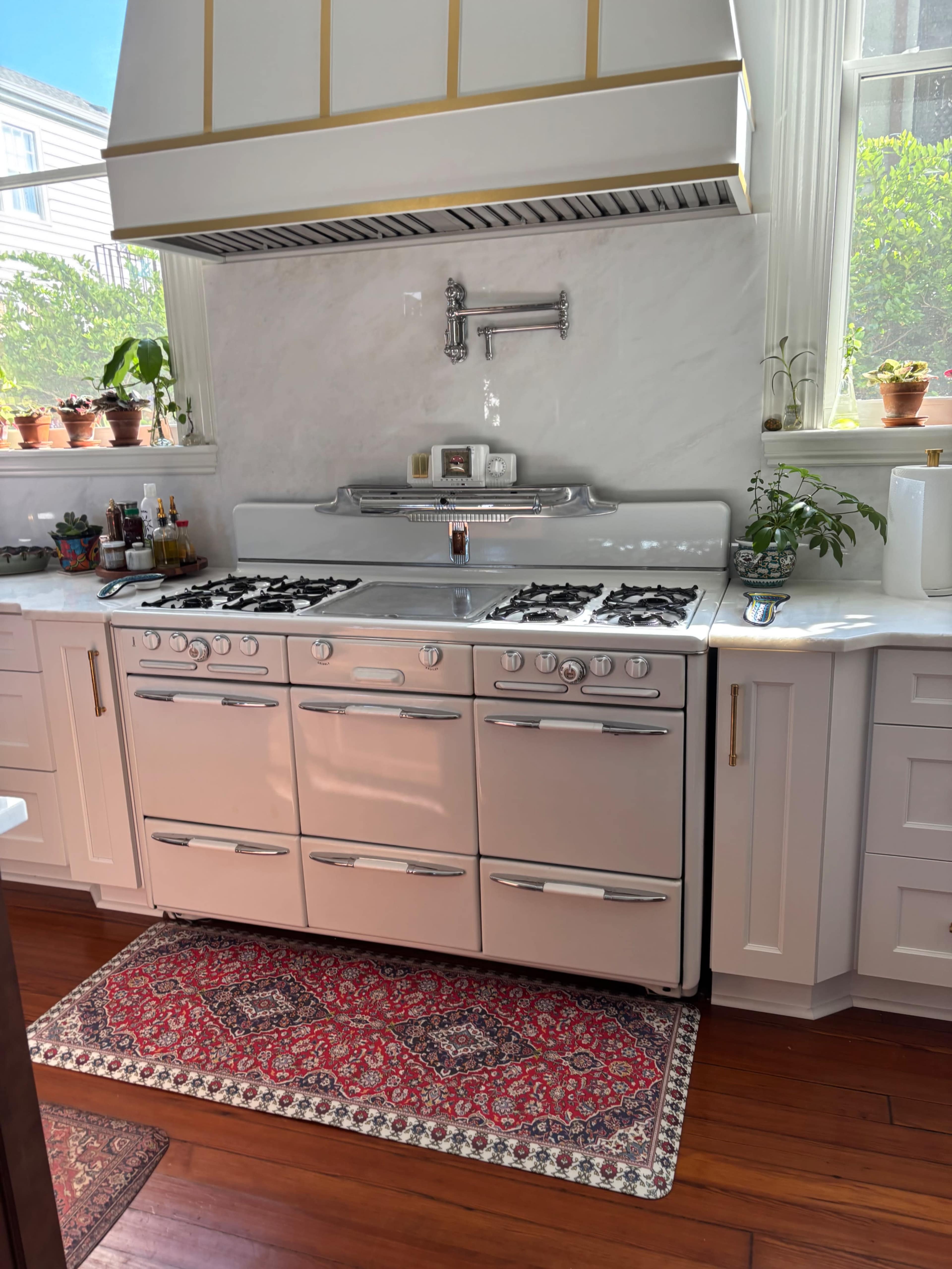 Spacious kitchen with large island Image in 11th Ward, New Orleans, LA