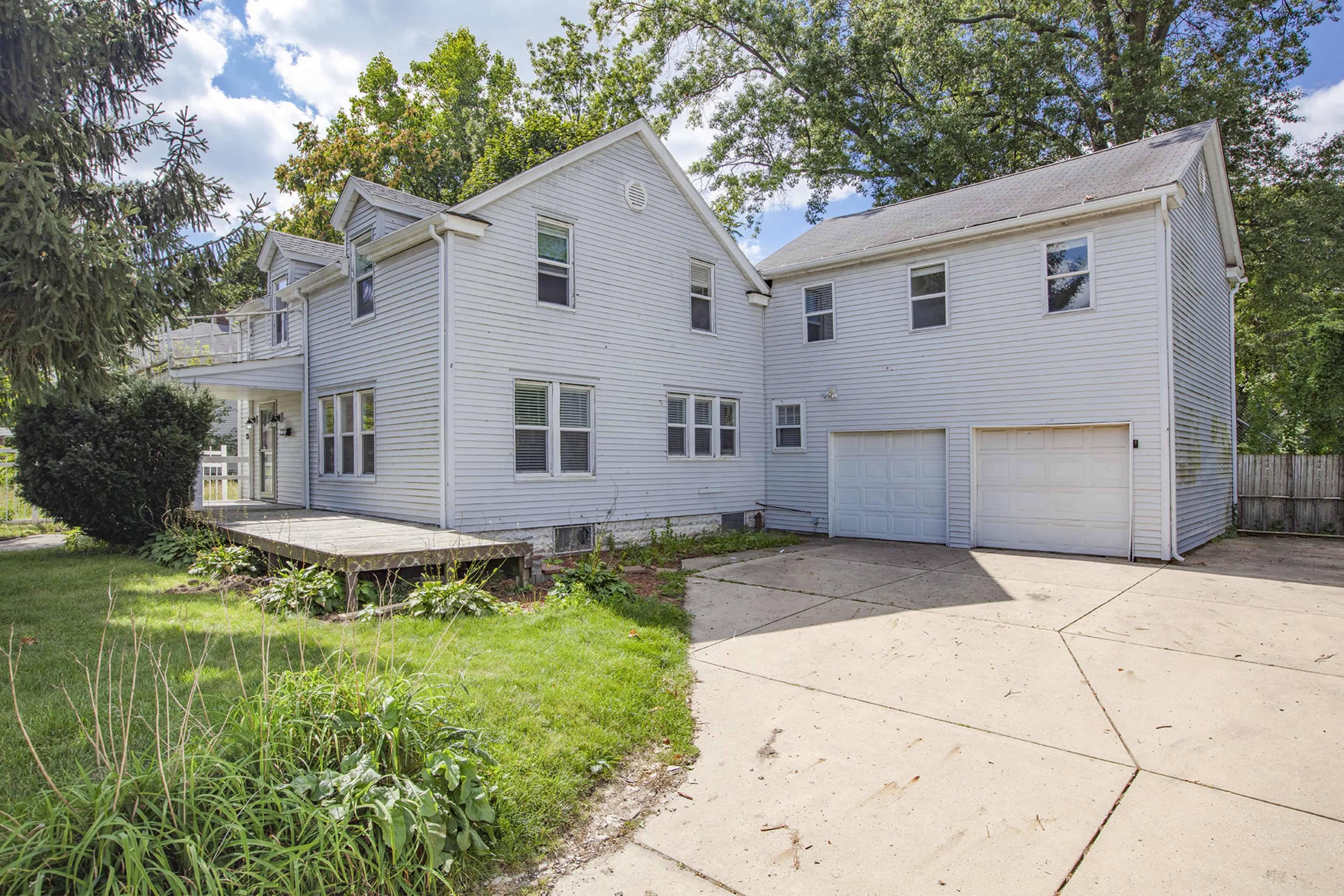 Luxury 5-Bedroom Home in the Heart of South Bend | Spacious, Stylish, and Perfect for Groups Image in Portage Township, south bend, IN