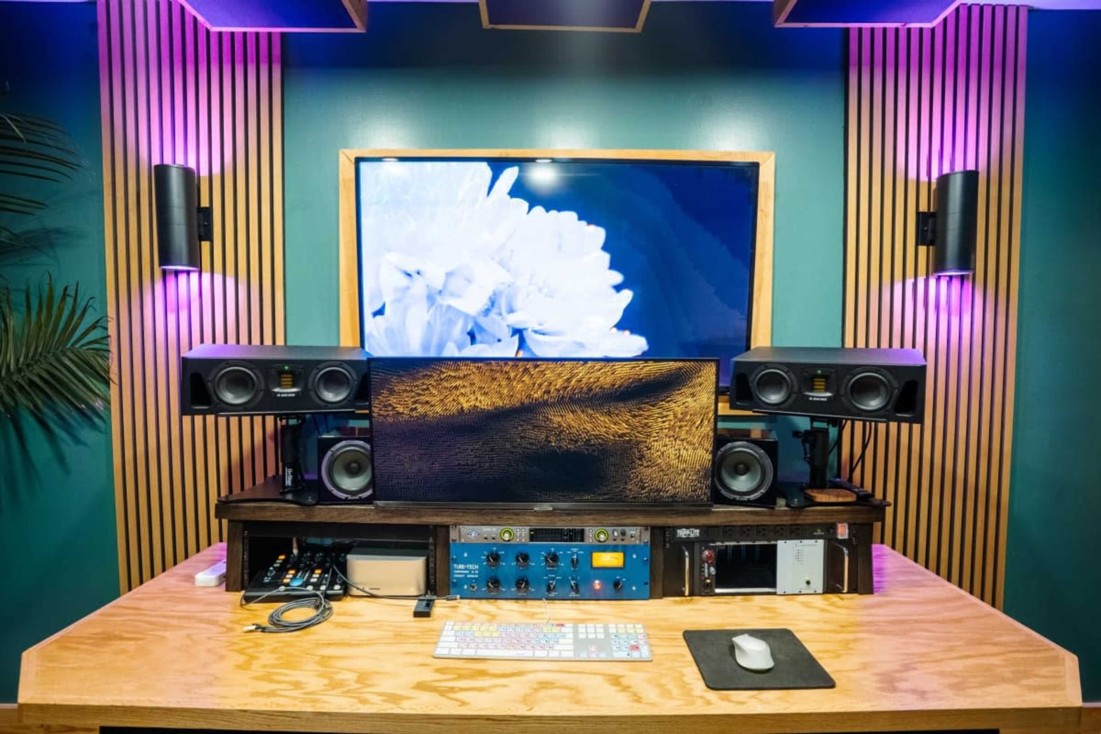 Retro-Style, Fully-Equipped Recording Studio Image in Toluca Lake, North Hollywood, CA