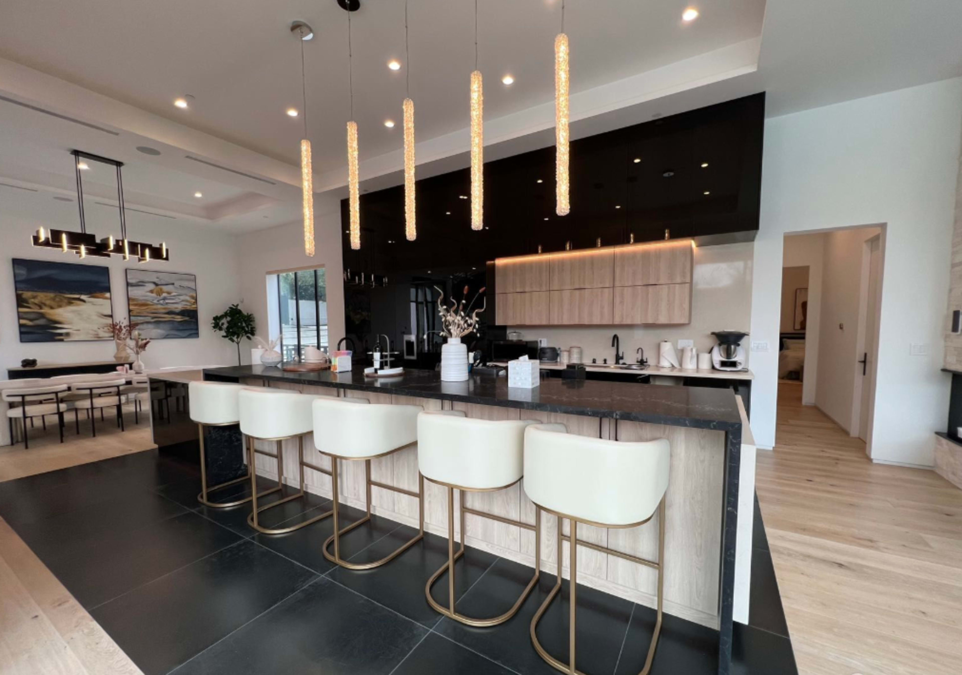 Spiral Staircase LA Mansion for Film Production Image in Tarzana, tarzana, CA