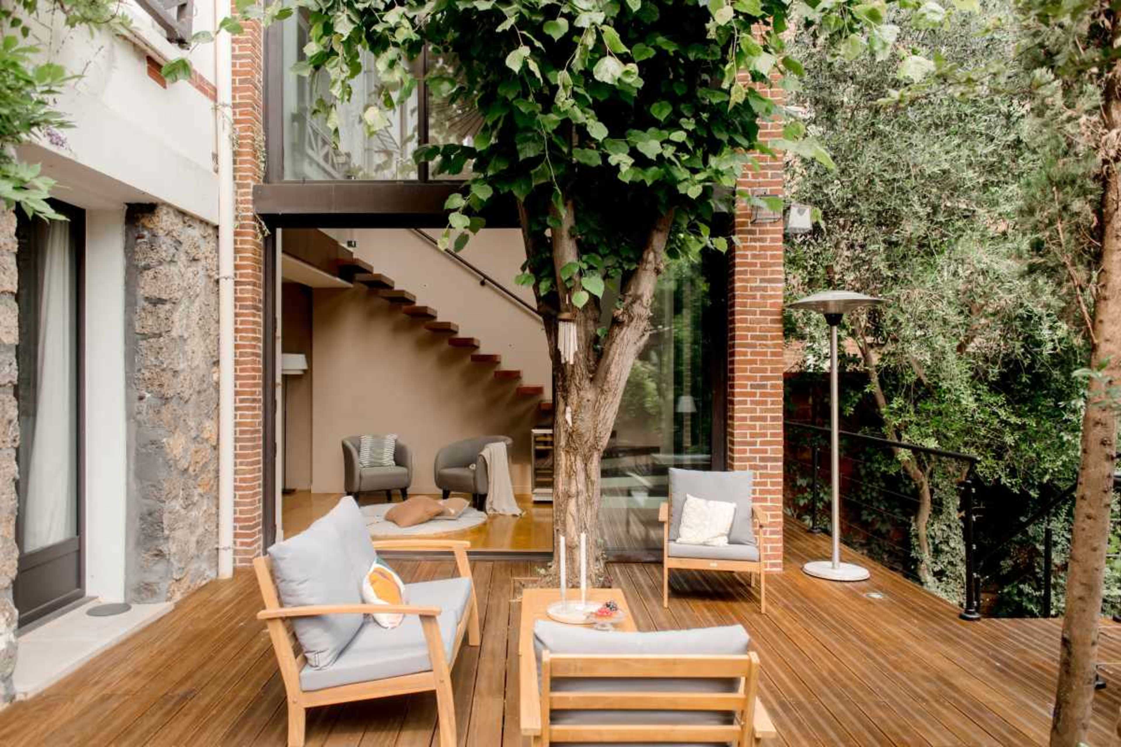 Maison familiale spacieuse climatisée avec terrasse & jardin, proche La Défense Image in , Puteaux, 