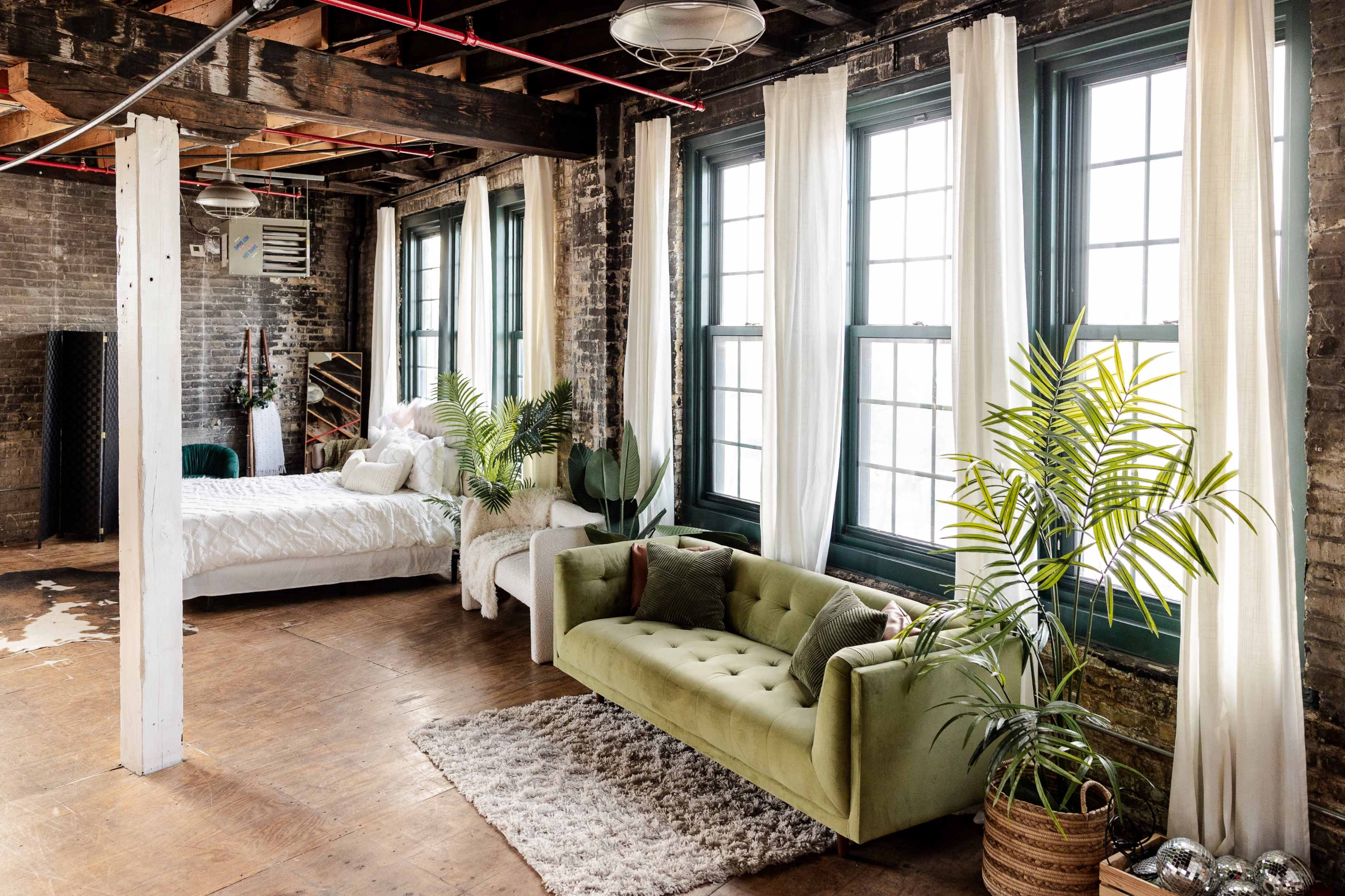 Bayview Natural Light Studio with Exposed Brick Image in Bay View, Milwaukee, WI