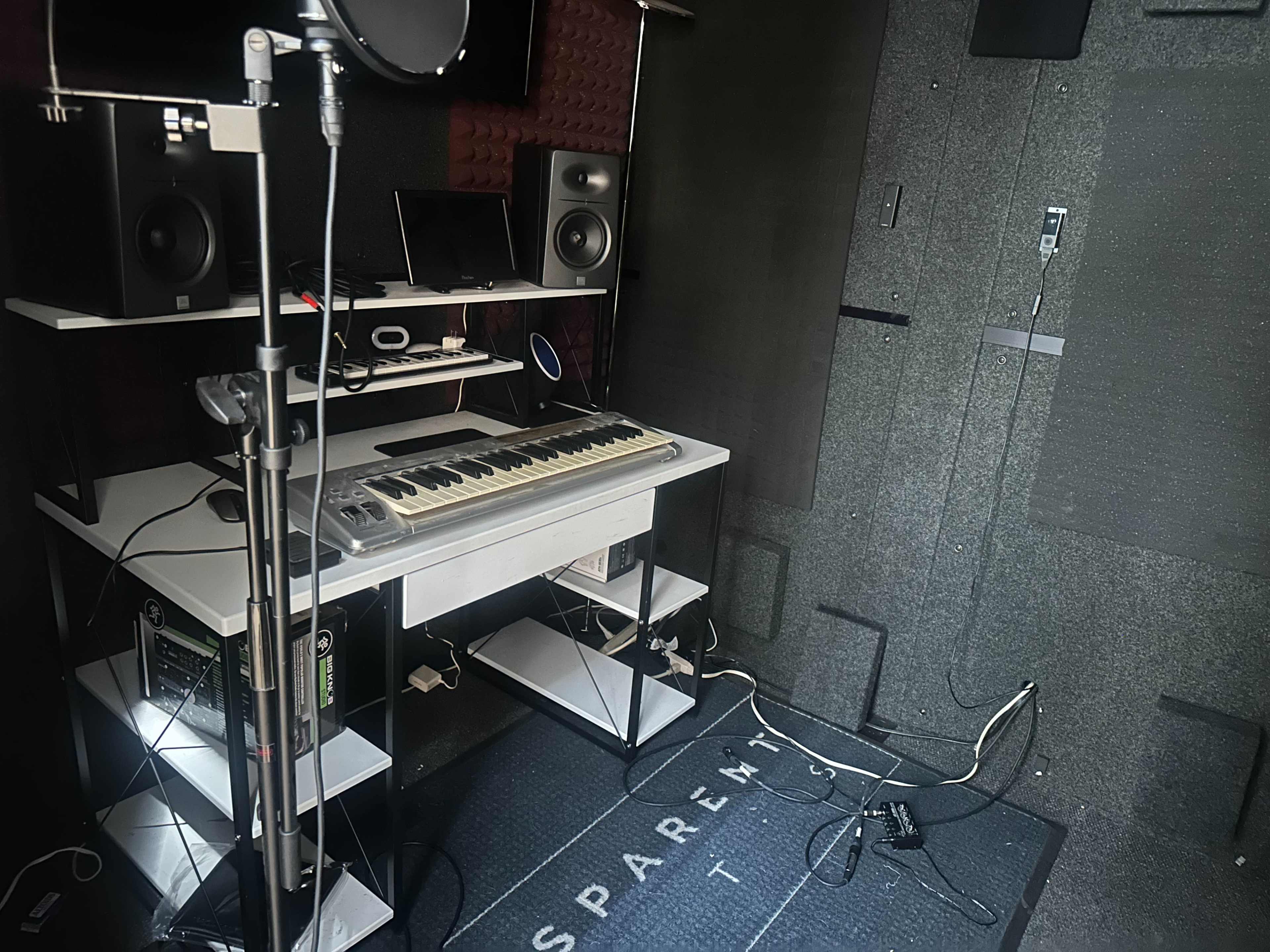 Central LA, Large Koreatown Studio Image in Koreatown, Los Angeles, CA