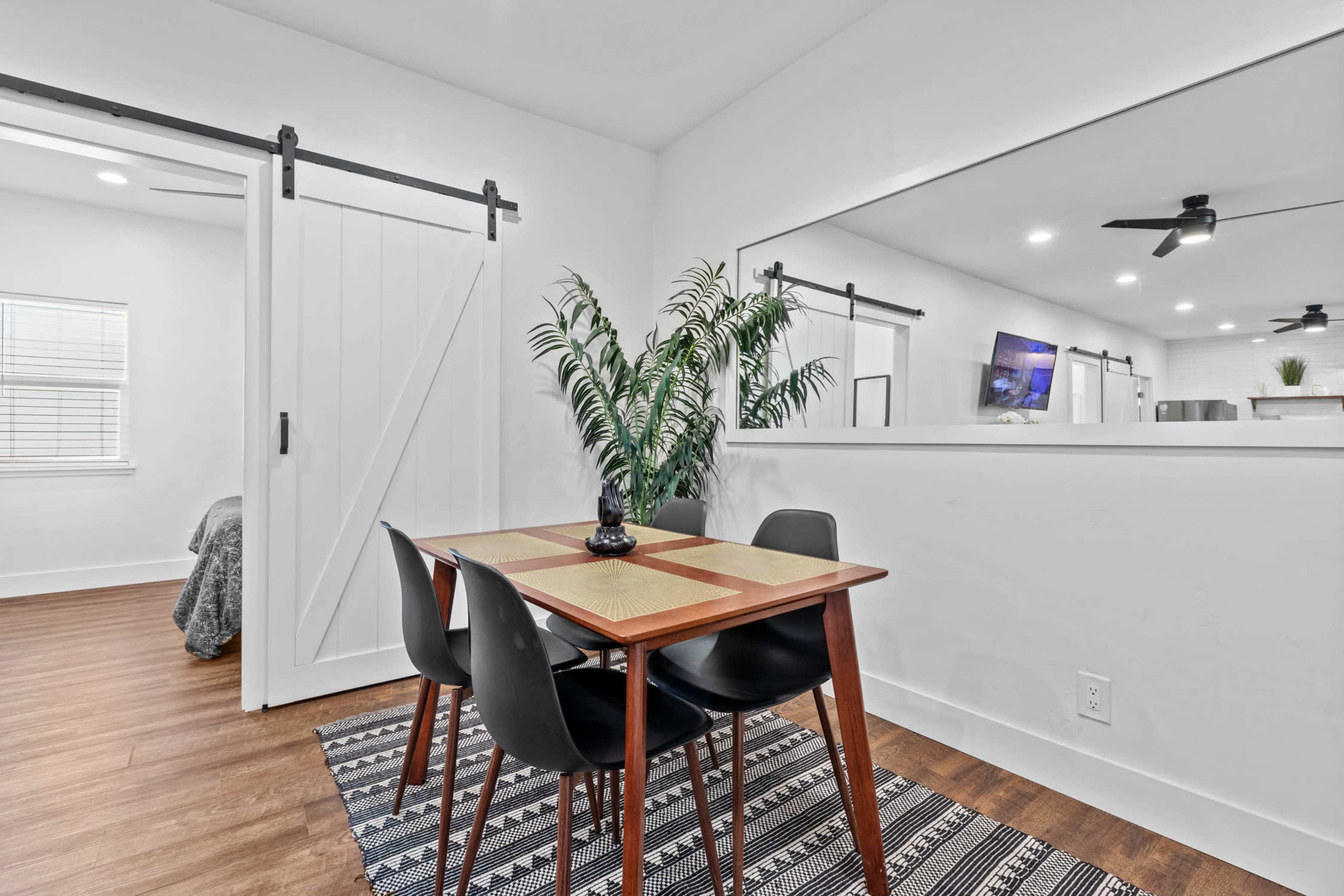 🌿 2 Bedroom Midcentury Modern Farmhouse + Outdoor Patio Lounge & EV Charger 🌿 Image in Park, Folsom, CA