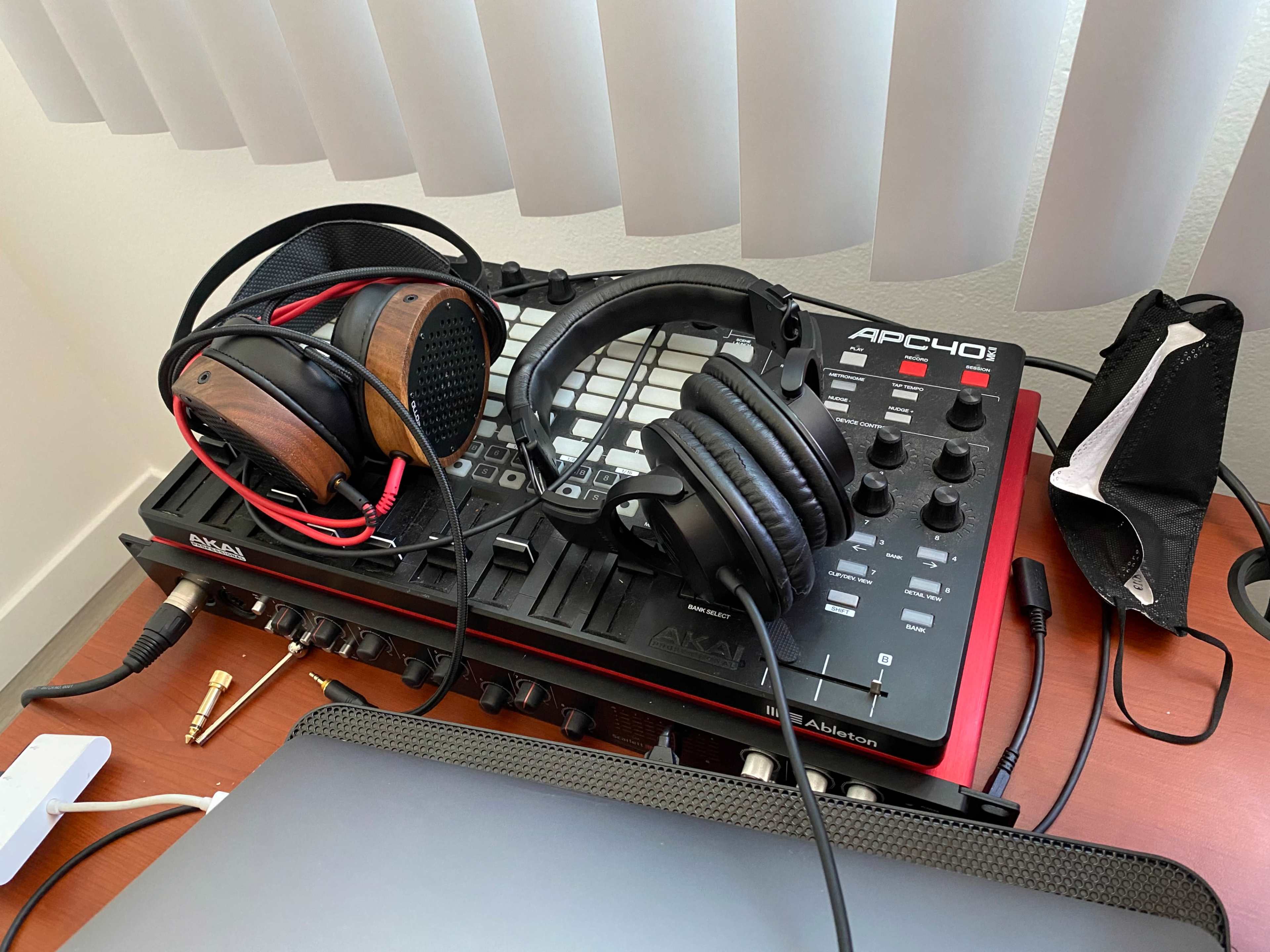 Welcoming Music & Podcast Studio in LA *ENGINEER INCLUDED* Image in Palms, Los Angeles, CA