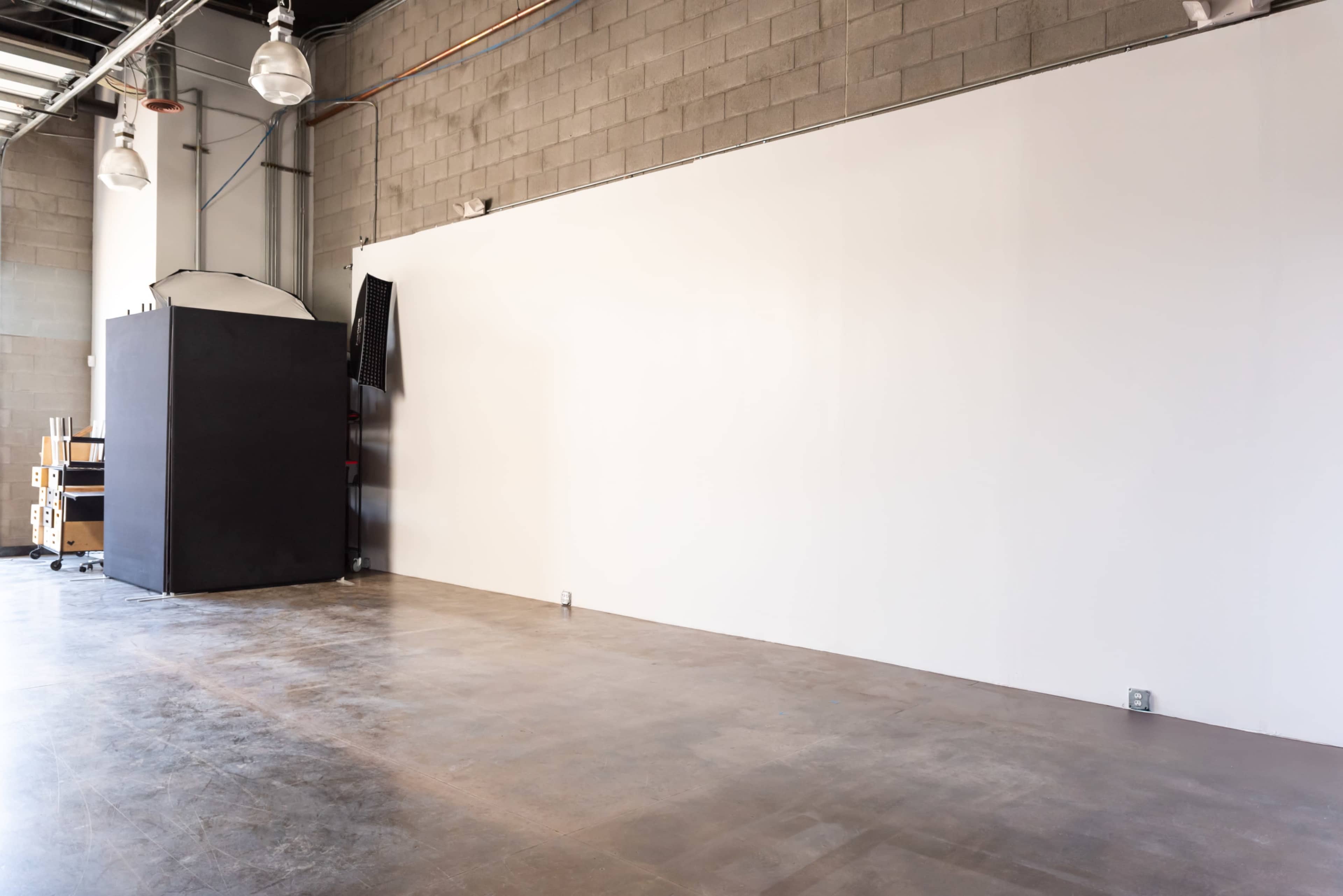 Industrial Scottsdale Photo/Video Space - Podcast studio, commercial space, broadcasting, networking, etc. Image in Scottsdale Ridge, Scottsdale, AZ