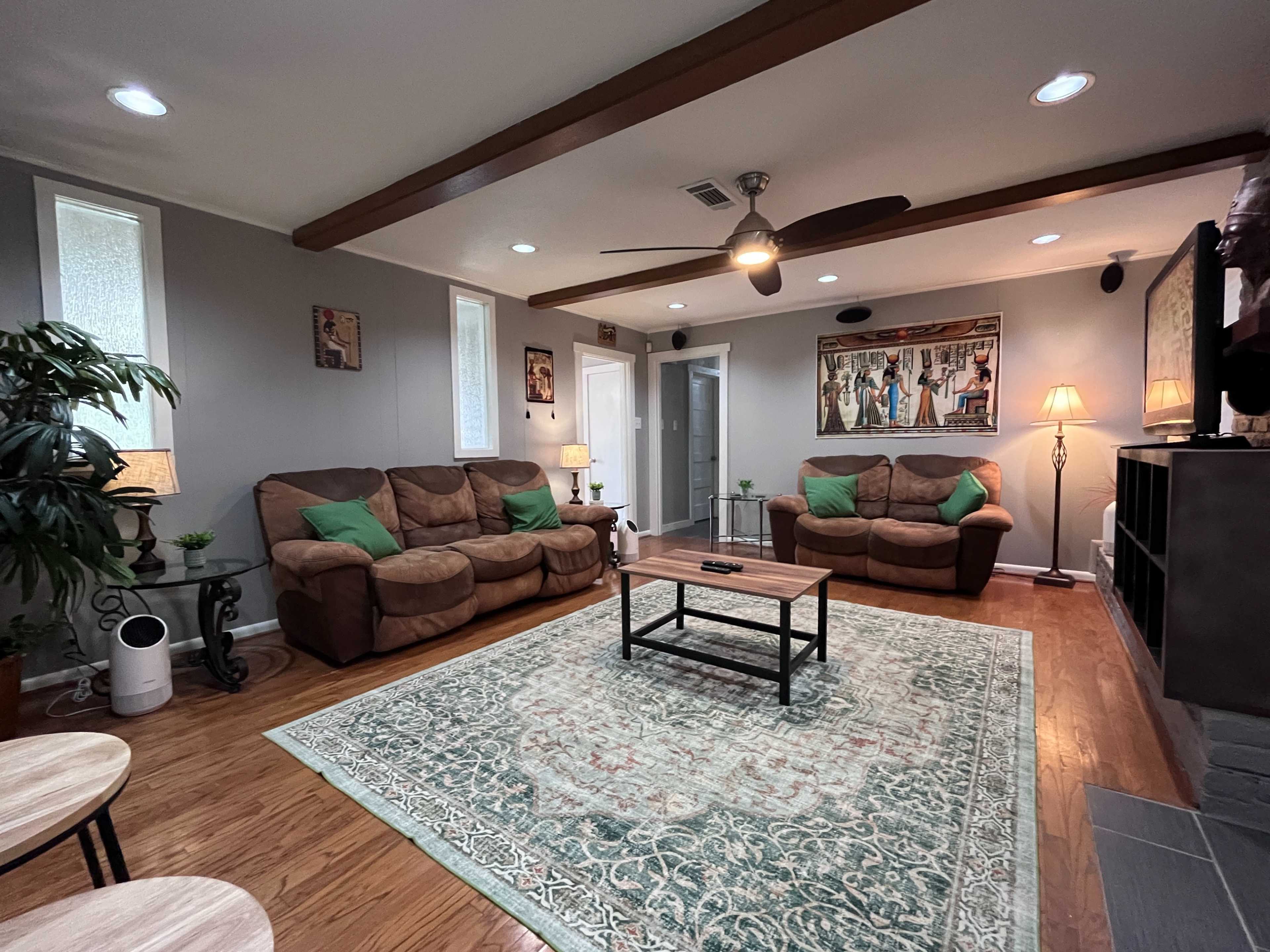 Cozy Escape W/GameRoom•HSWifi•Aprox 10Min to NRG Image in Westbury, Houston, TX