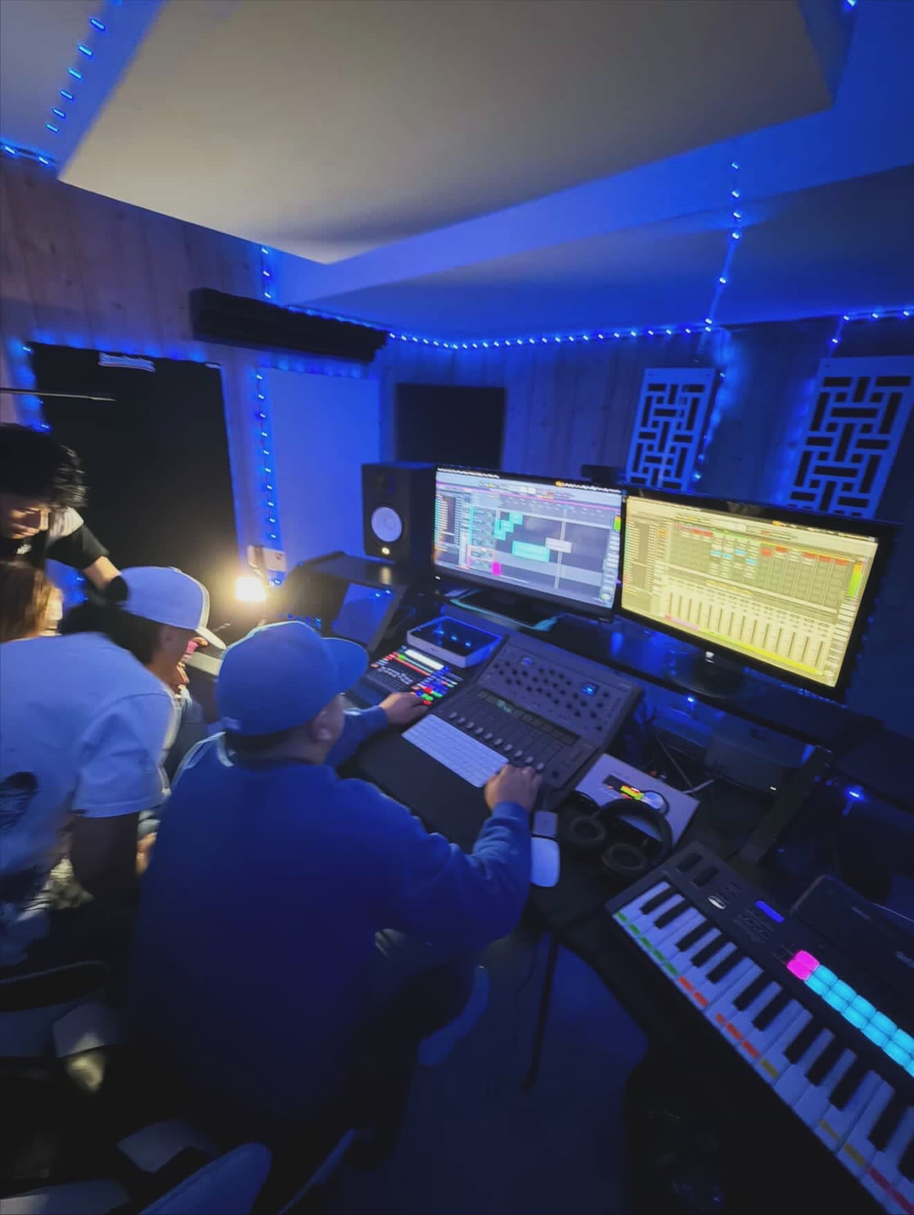 LLEVA TU MÚSICA AL SIGUIENTE NIVEL Image in Brooklyn Park, Brooklyn Park, MN