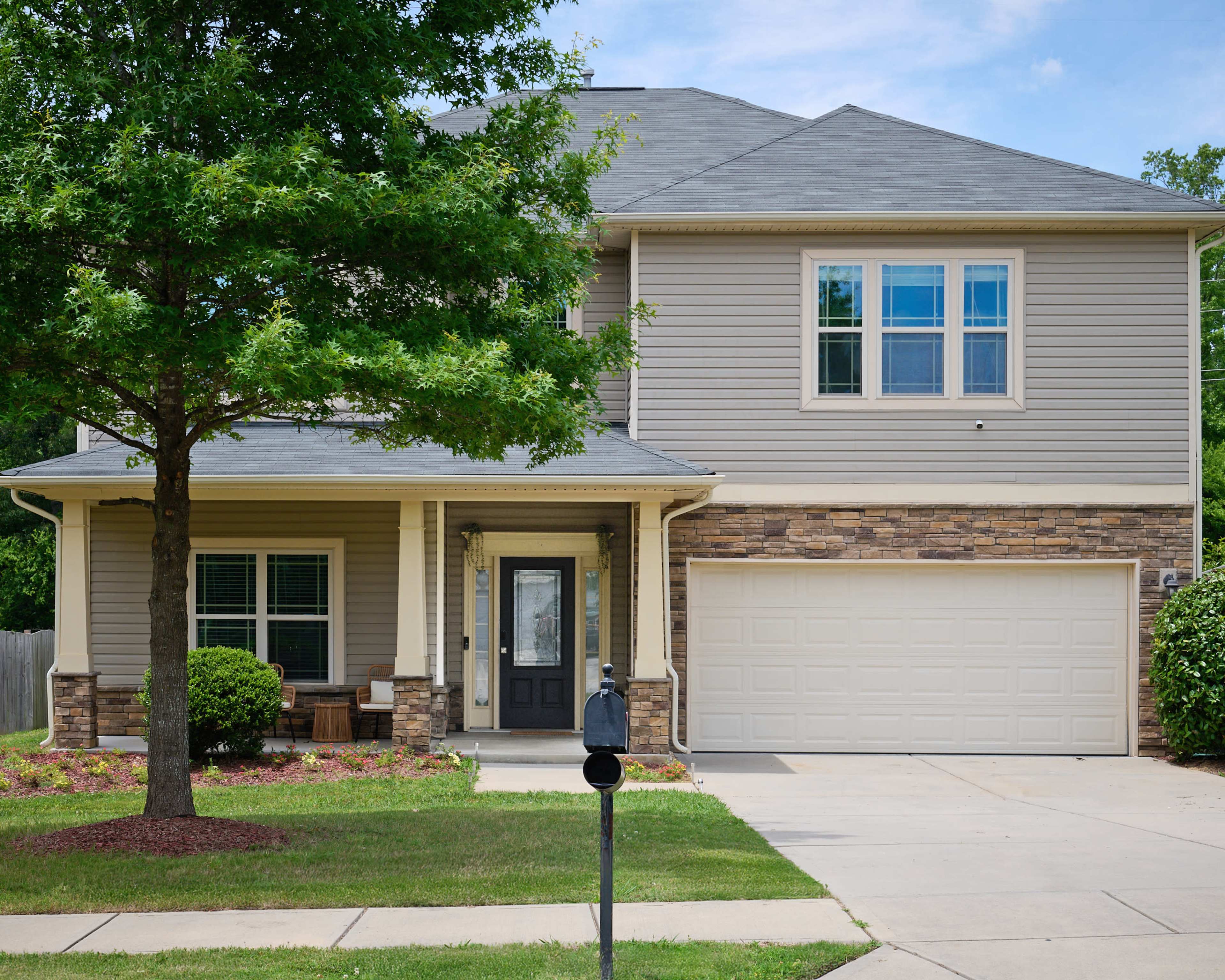 Luxury Retreat for Families + Corporate Image in Newell, Charlotte, NC