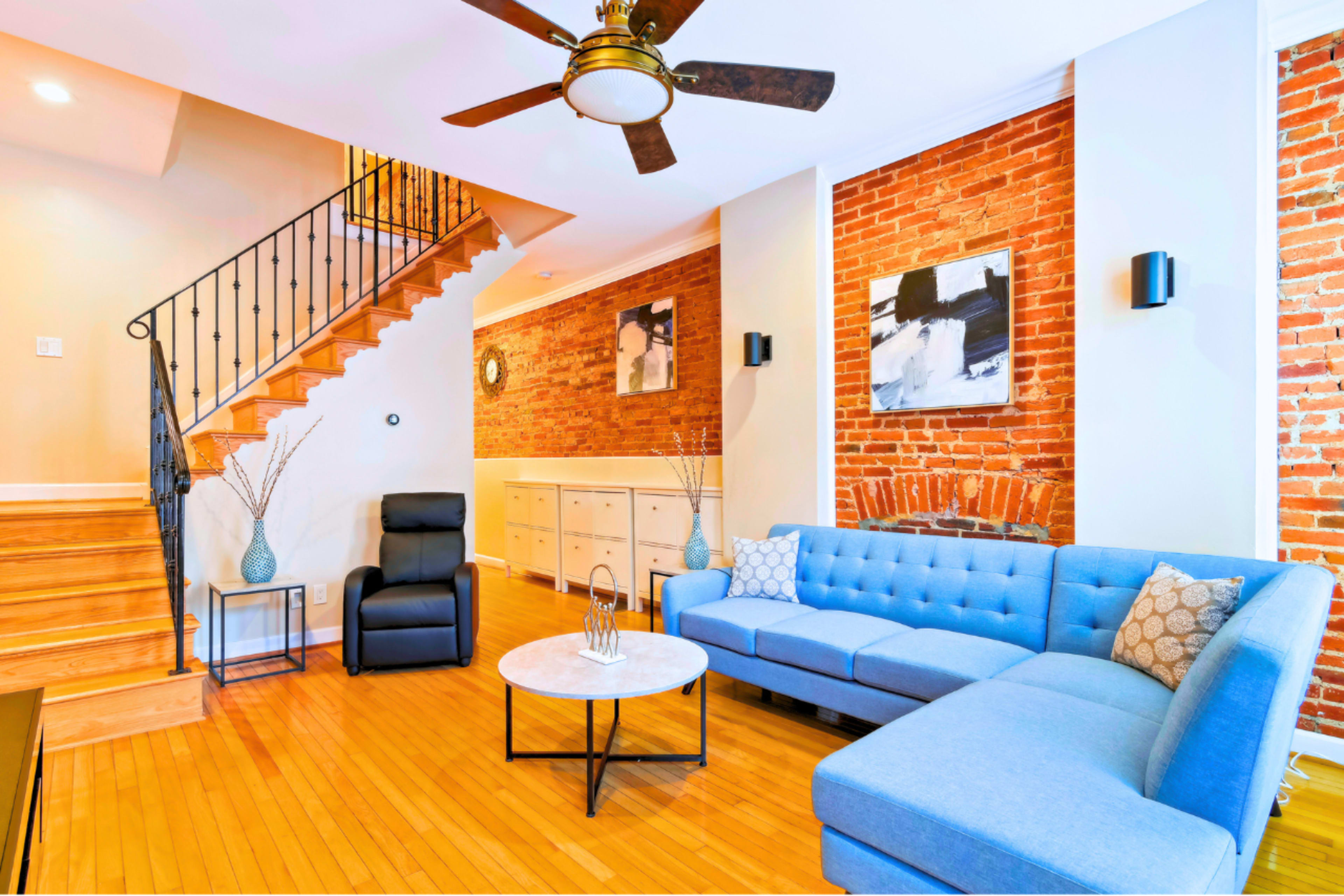 Federal Hill & Inner Harbor Lux Retreat: 3 Bedrooms Image in South Baltimore, Baltimore, MD