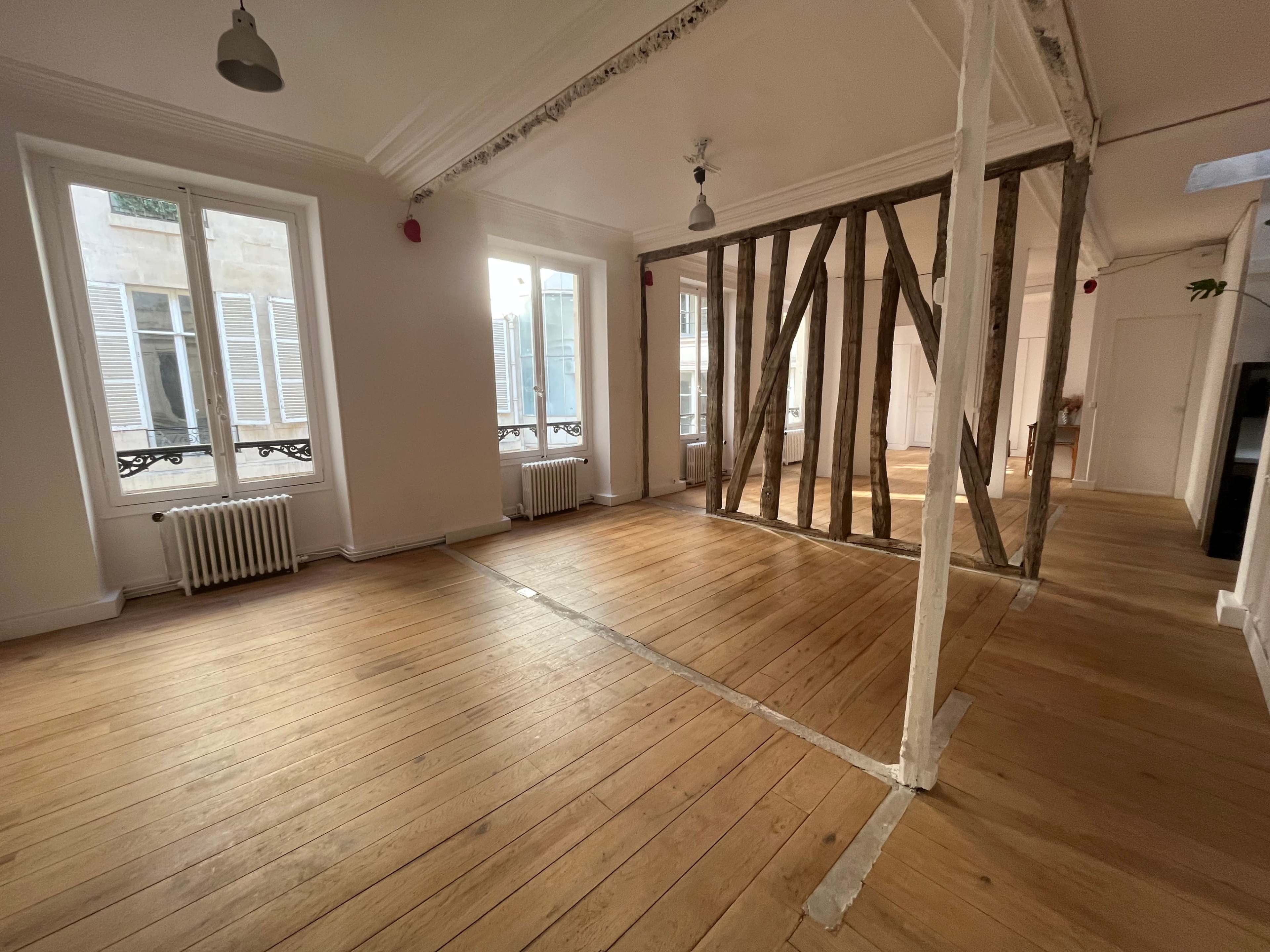 Showroom en centre ville, immeuble hausmanien Image in Place Vendôme, paris