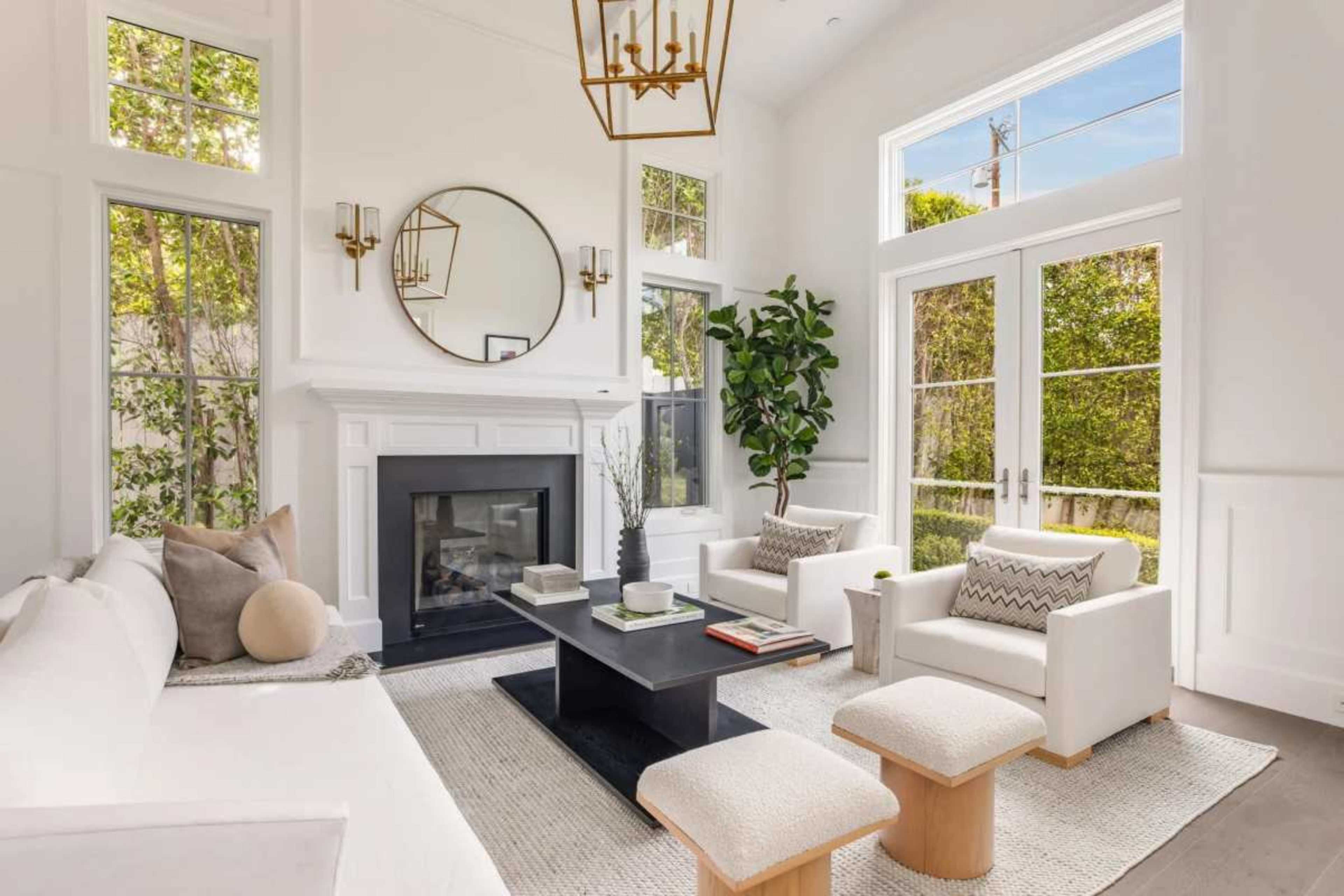 Bright and spacious, East Coast Inspired Home Image in Encino, Encino, CA