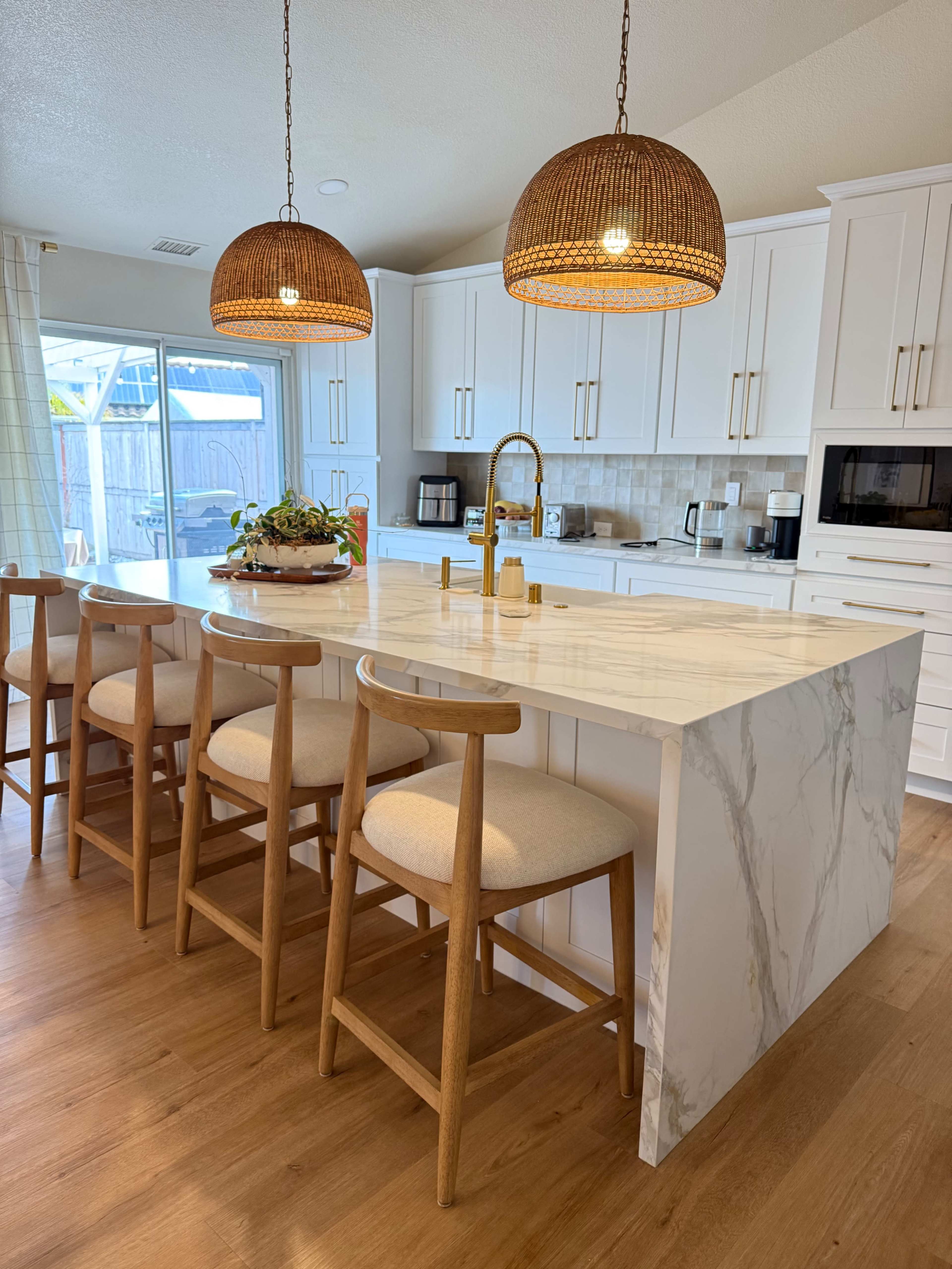 Light-Filled California Coastal Modern Home with Elevated Transitional Flair Image in North Valley, Oceanside, CA