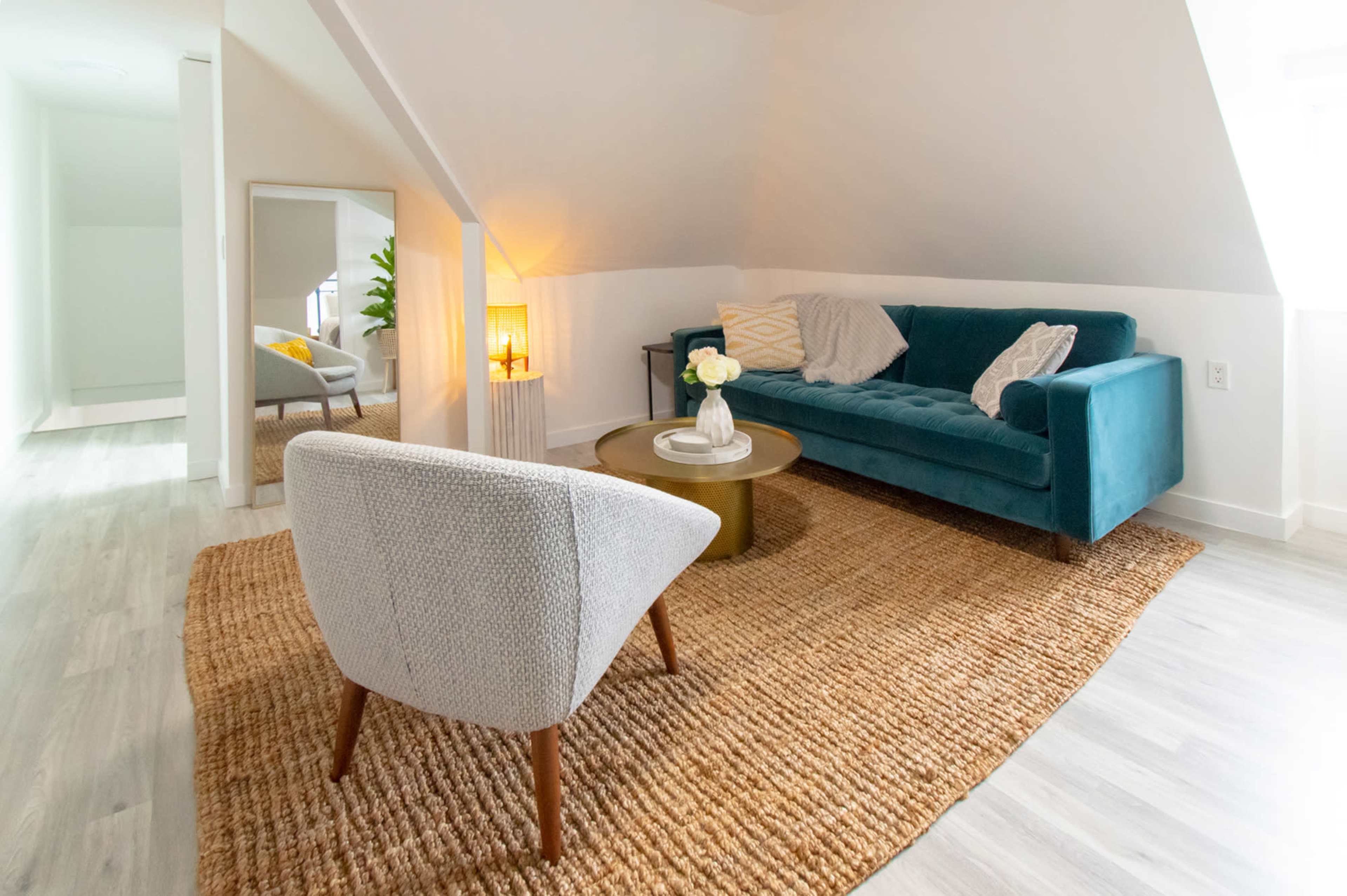 Light and Bright | The Attic | 1 Bdrm Hideaway Image in Landsdale, Hamilton, ON