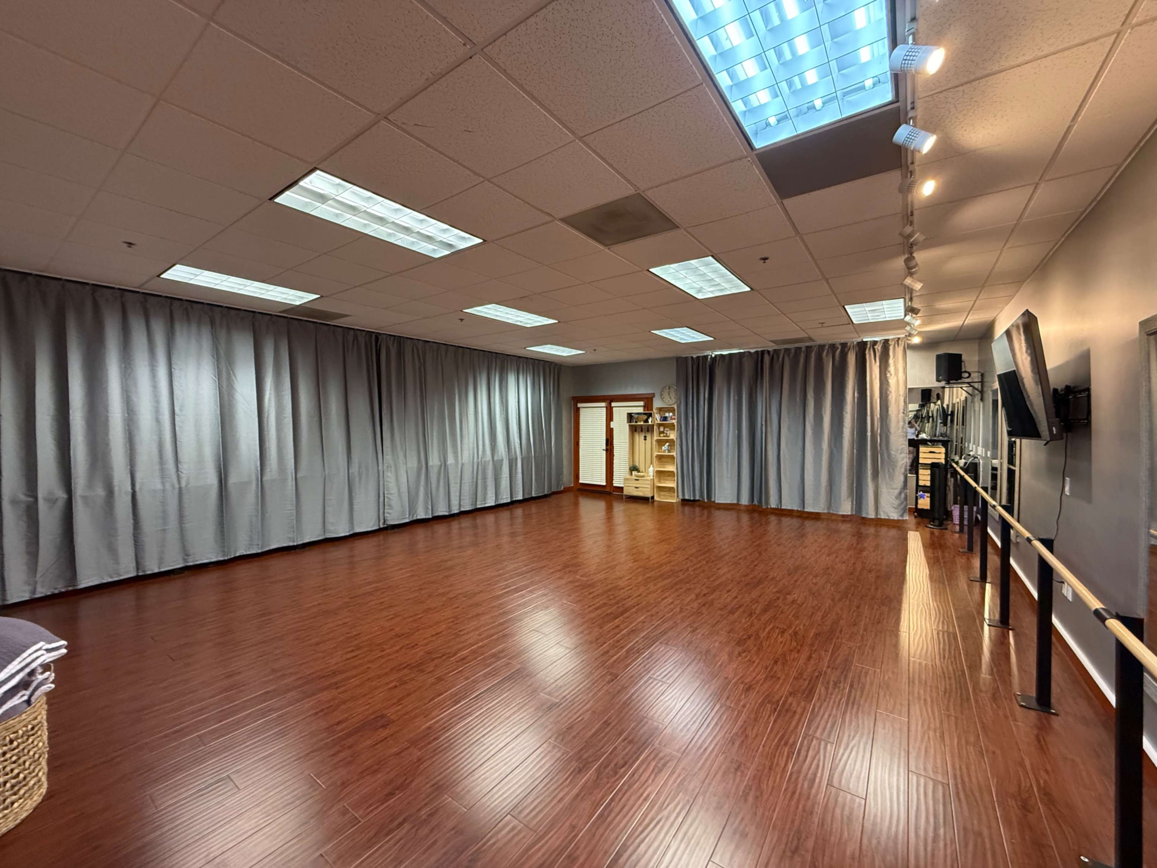 Versatile Large Open Space with Premium Equipment & Ground Floor Entry Image in Tustin, Tustin, CA