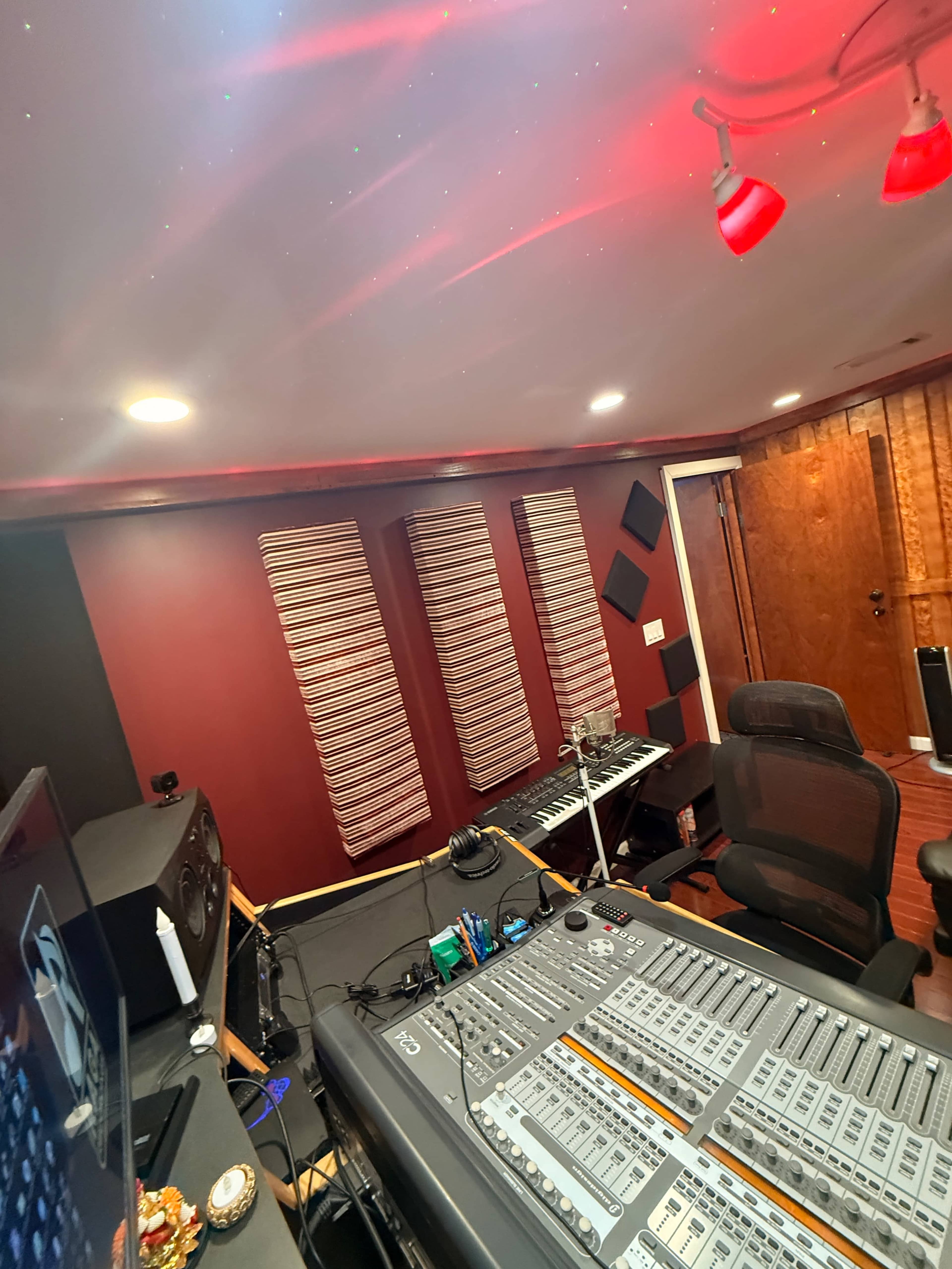 Music Recording Studio for Vocals, Video & Content Creation (Engineer Included) Image in Oyster Bay, Hicksville, NY