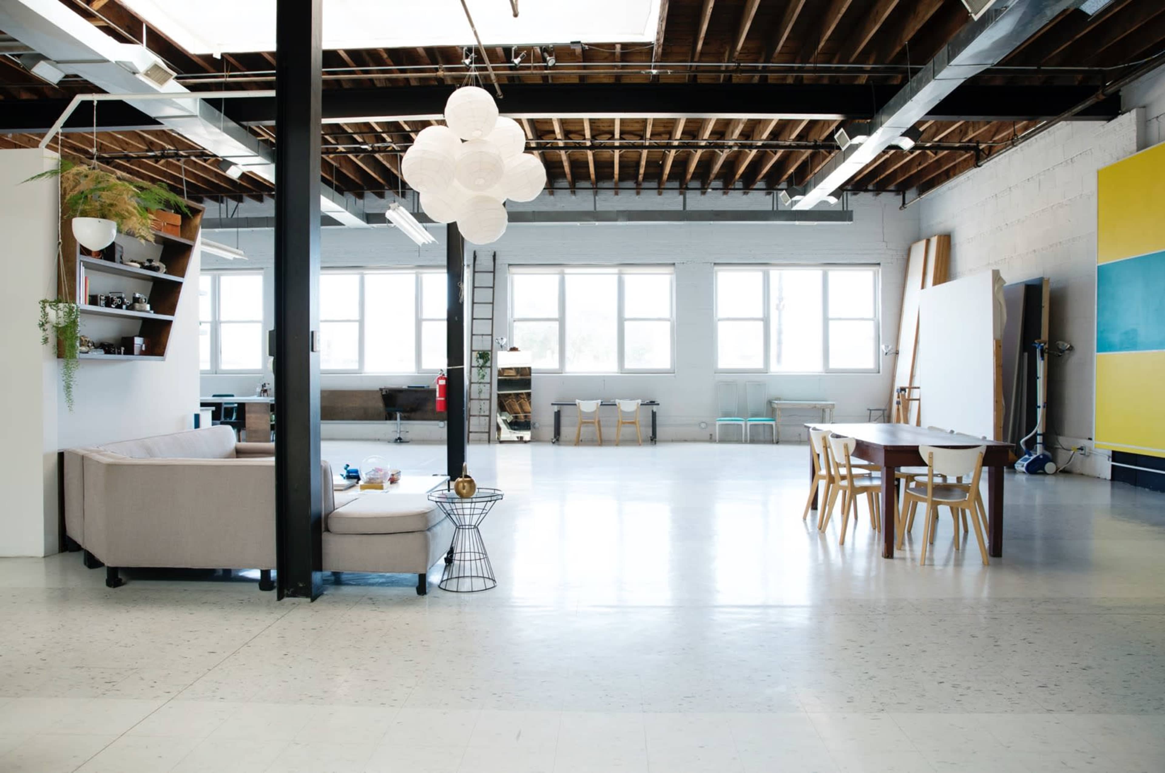 Bright Natural Light Studio Loft on Grand Ave in Ukrainian Village Image in West Town, Chicago, IL