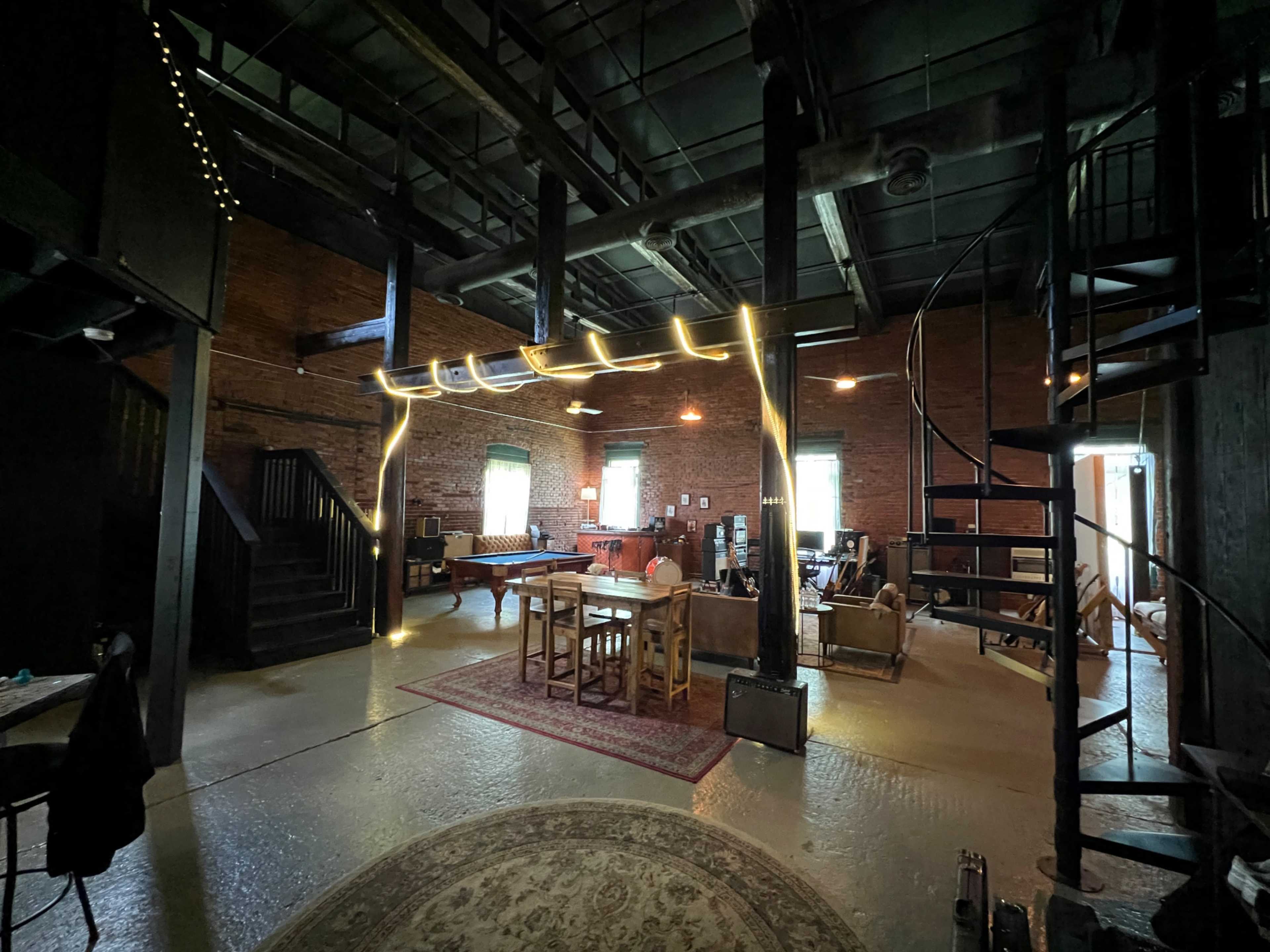 Huge 2500 sqft downtown studio space with 30 foot ceiling and multiple lofts. A dream space for production, content creation & photoshoots Image in Watkins Park, Nashville, TN