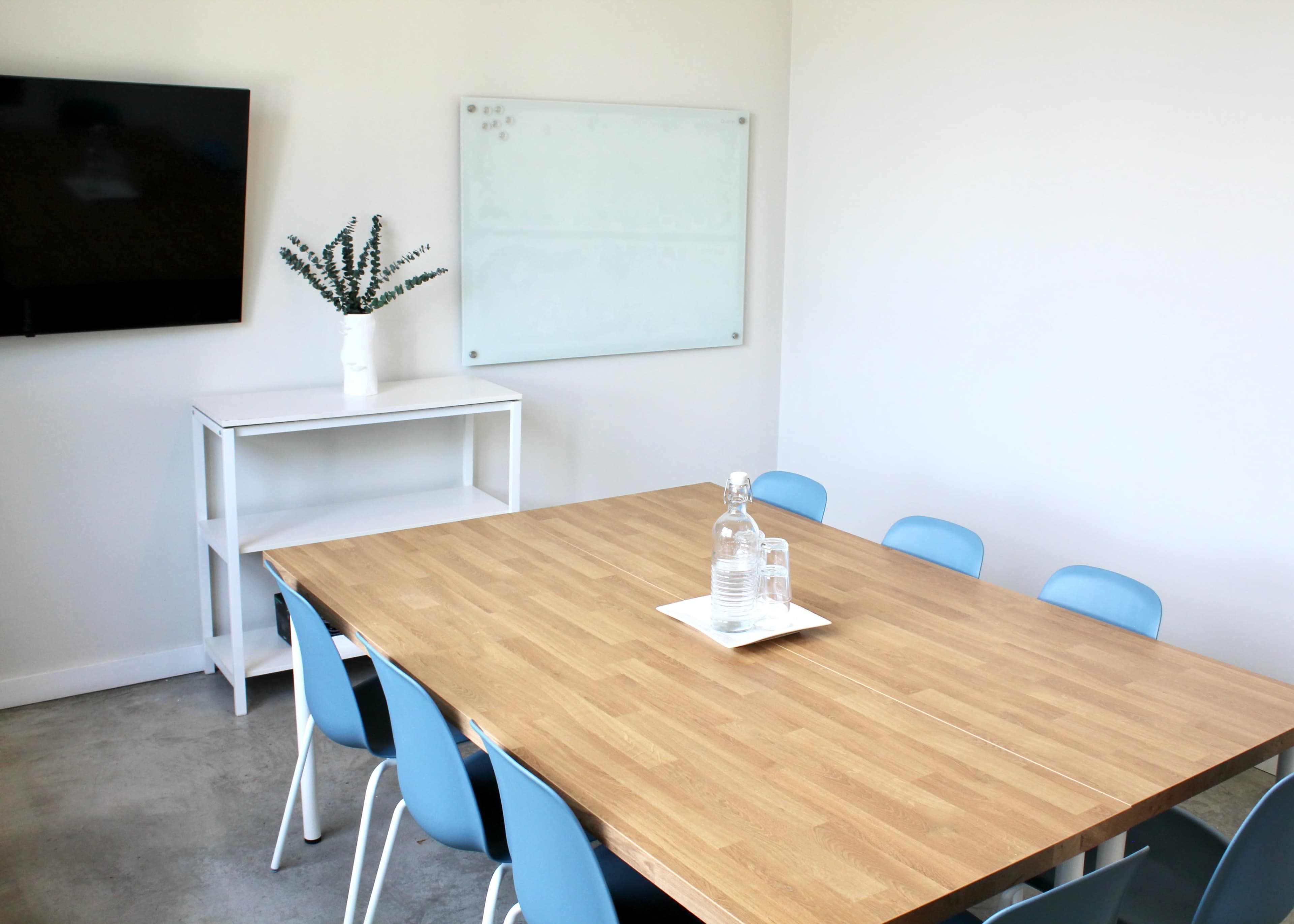 Bright and Airy Meeting Room for up to 10 Image in Central Vancouver, Vancouver, BC