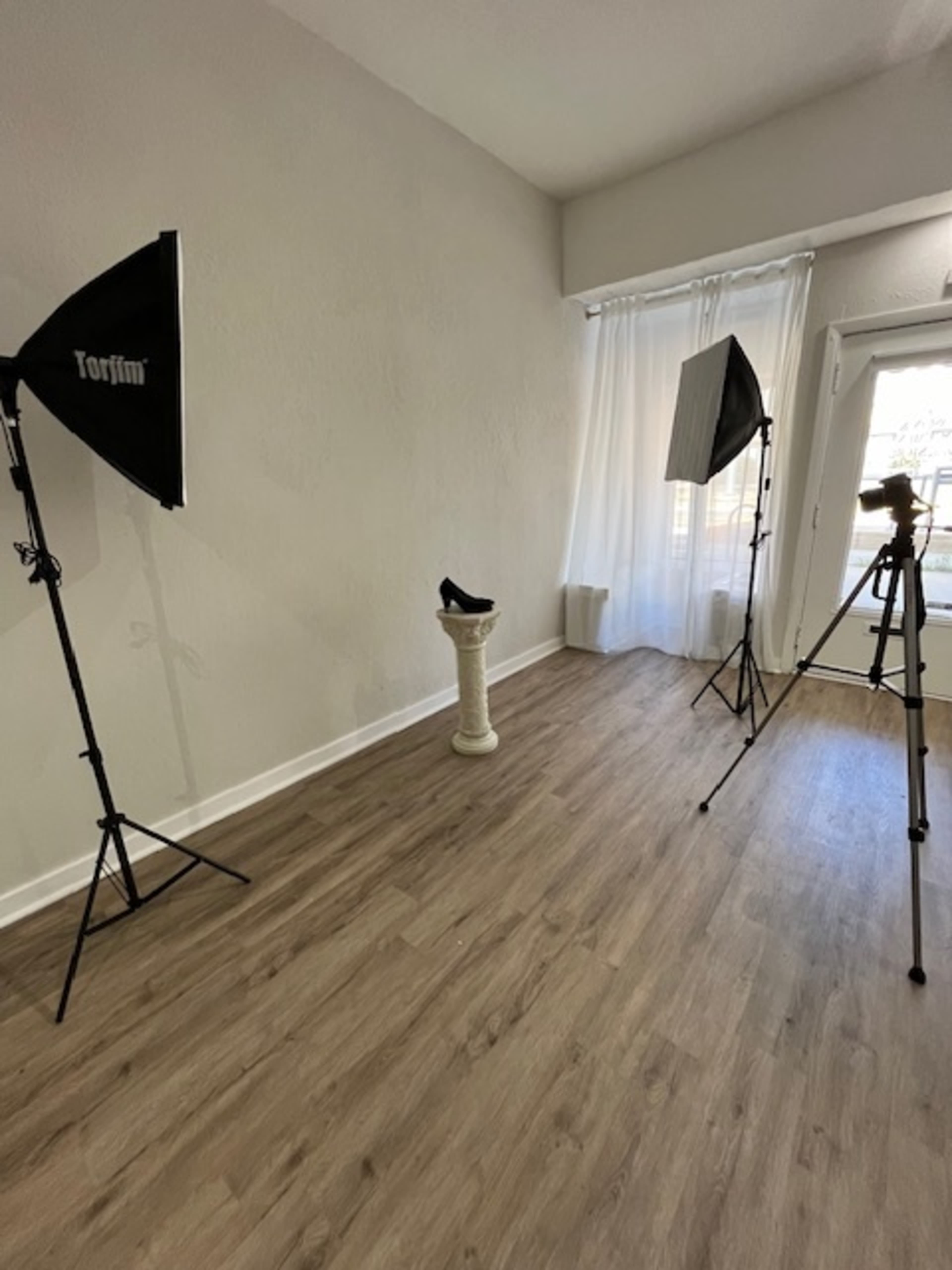 Lower East Side Gallery/Retail/Studio Space- White Box Image in Yankee Hill, Milwaukee, WI