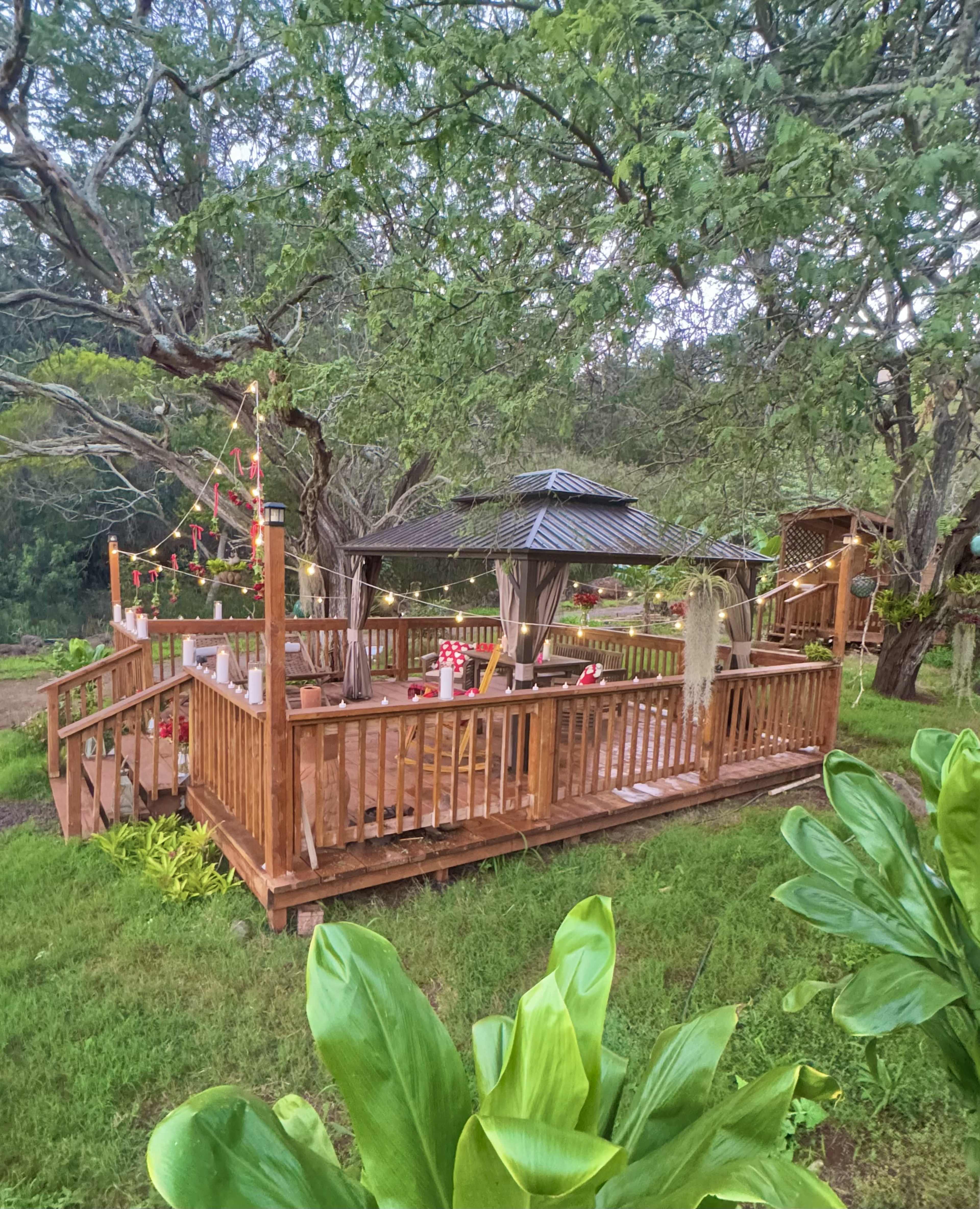 Private rustic gazebo in a fruit farm valley. Image in Makakilo, Kapolei, HI