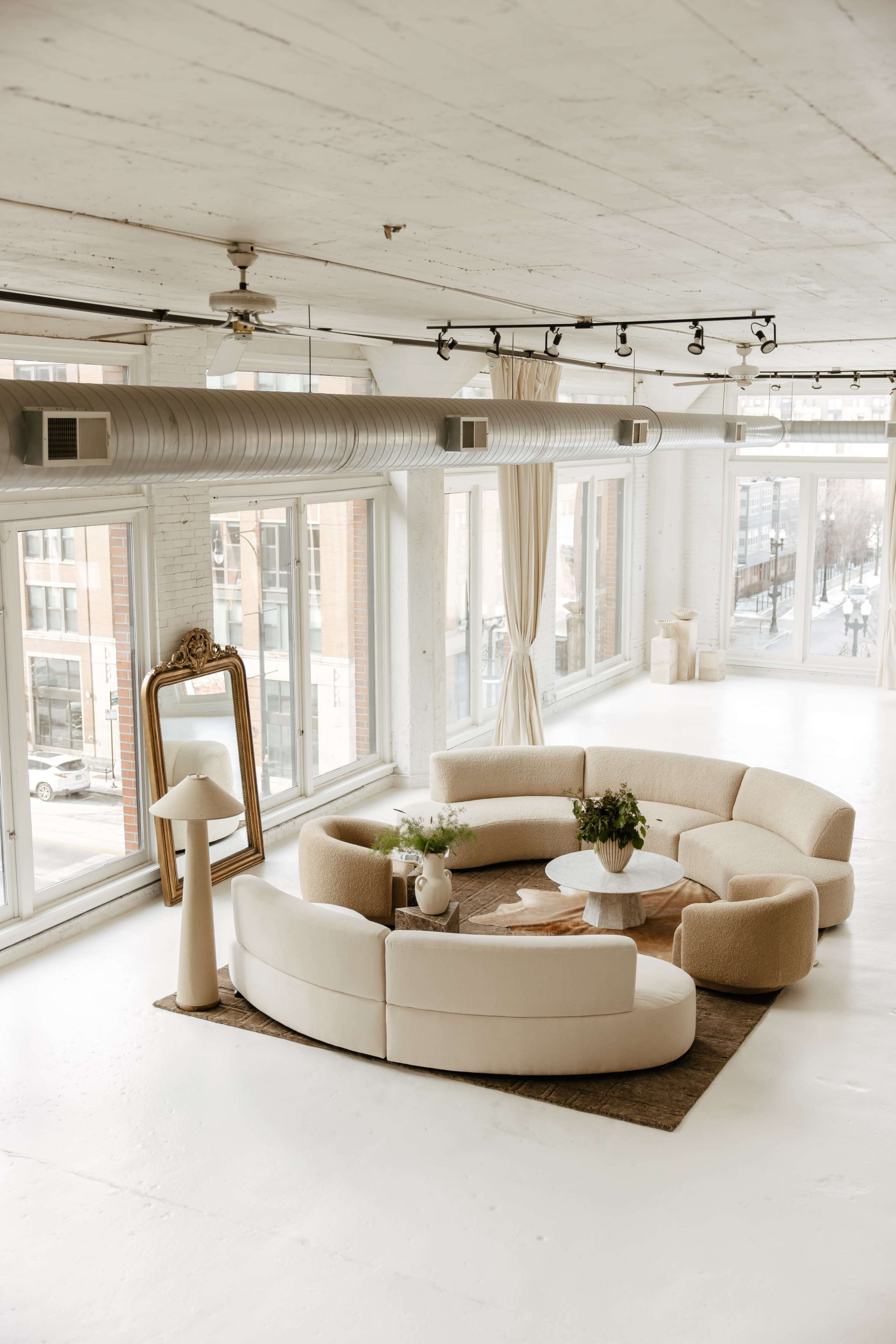 Beautiful Daylight Studio with Dreamy Light & Full Blackout Capabilities Image in Near South Side, Chicago, IL