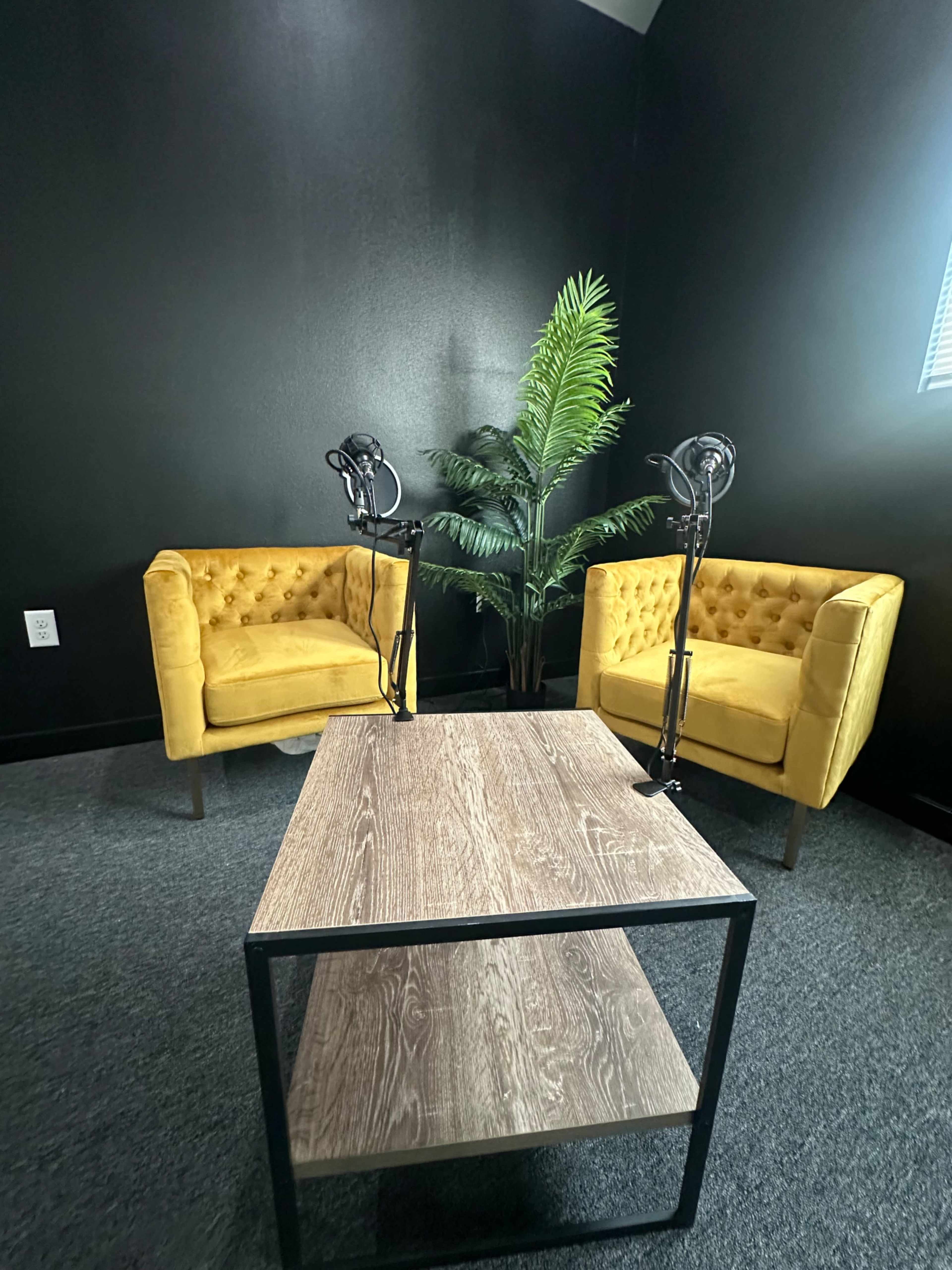 Residential Content House with Intimate Vibes & Creative Studio Spaces Image in Stephens Area Faith, Little Rock, AR