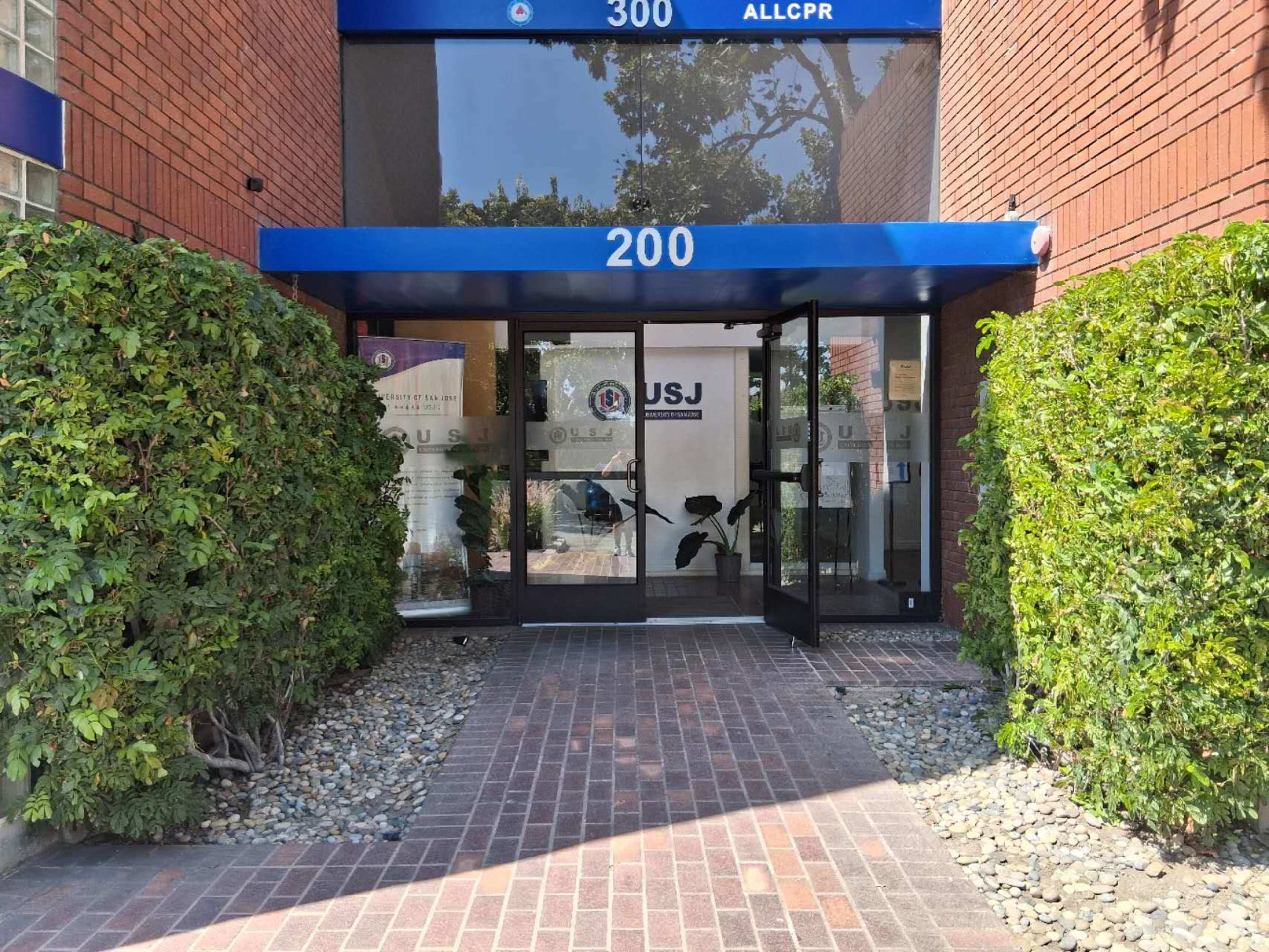 Quiet, spacious, and well-lit meeting room in downtown San Jose, ideal for 13-17 people Image in Rosemary, San Jose, CA