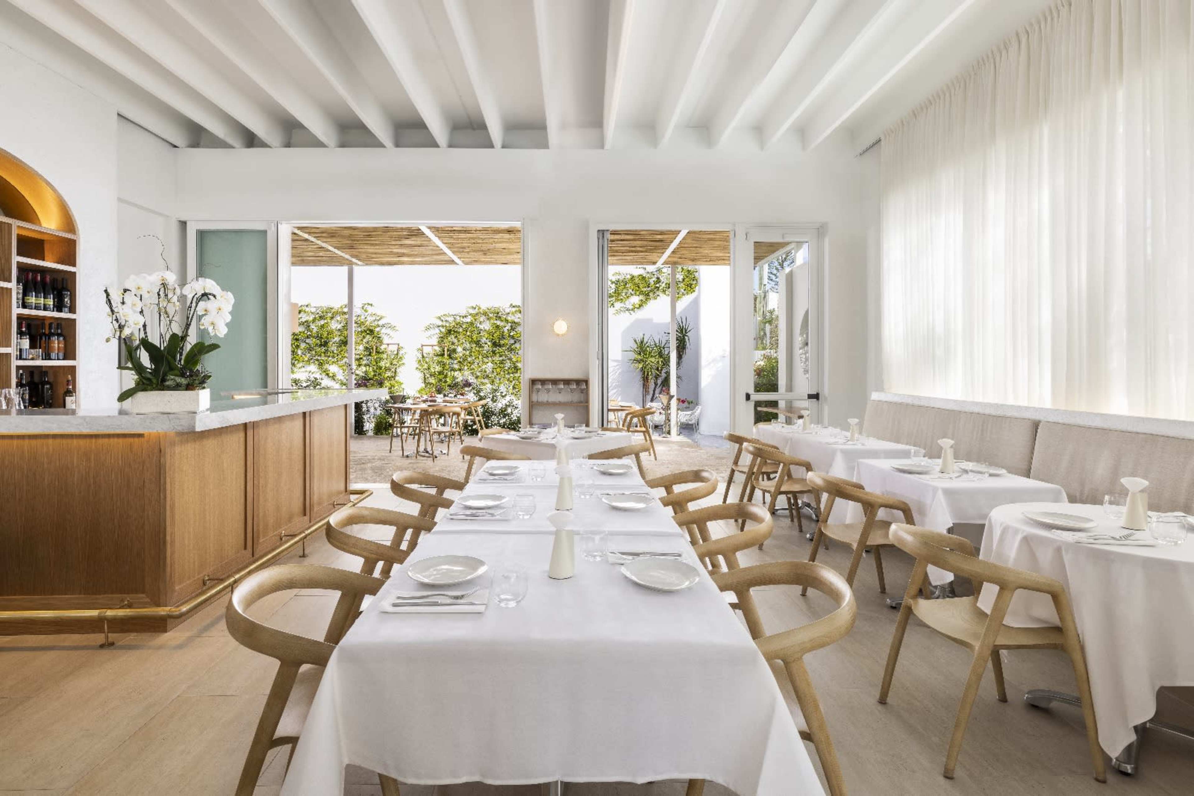 Mediterranean Vibe Restaurant with Large Outdoor Patio Image in Miami, Miami, FL