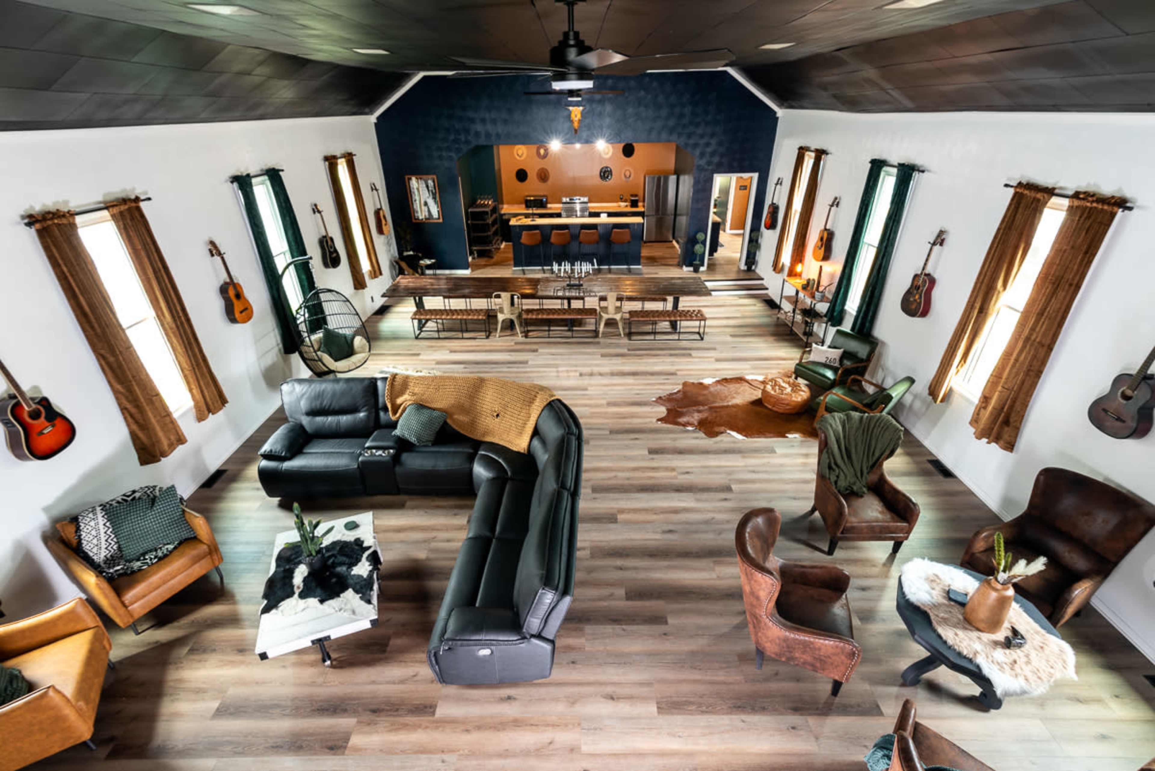Retreat Large Entertain Comfortable Western Image in Union Township, Auburn, IN