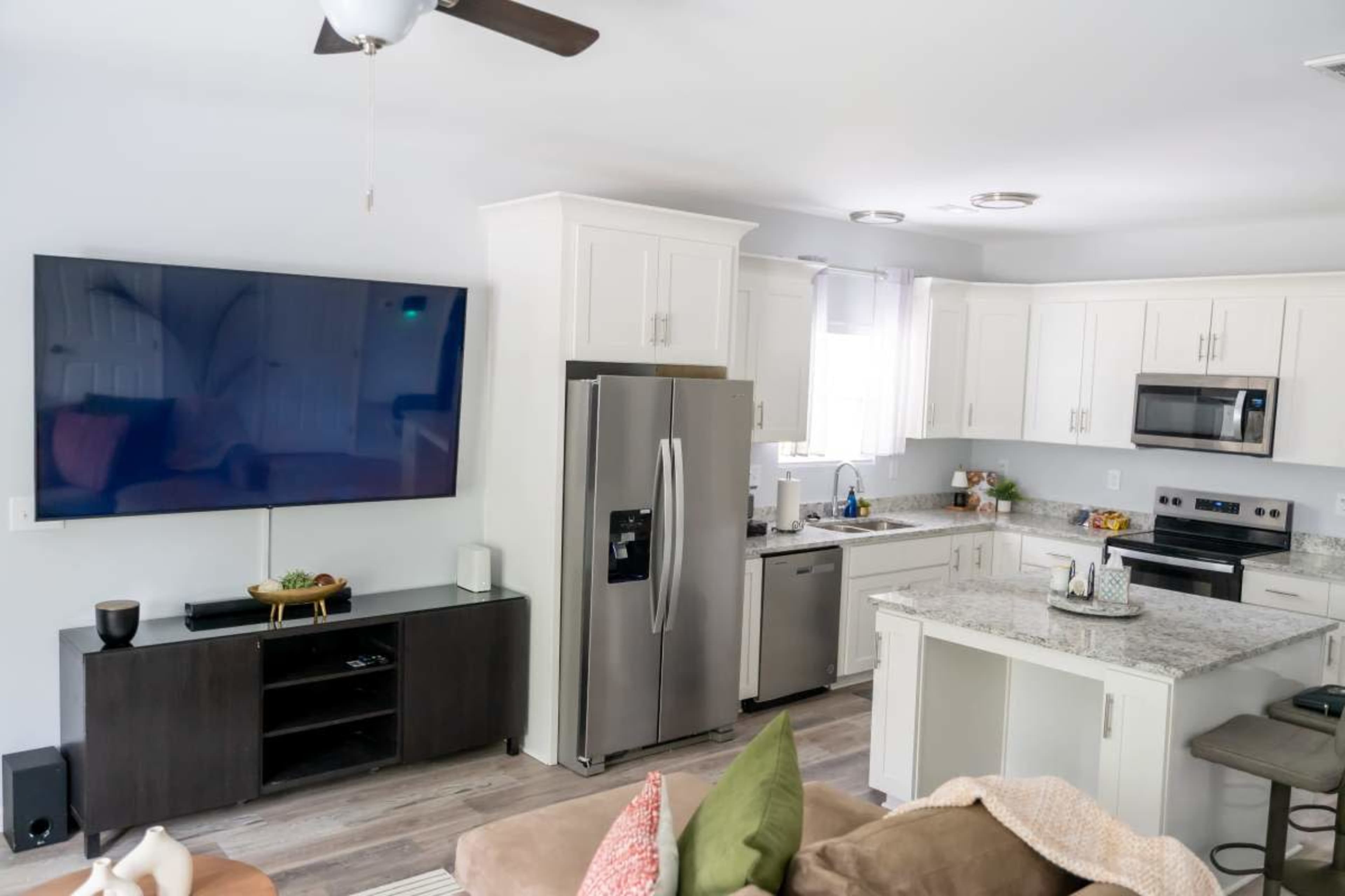 Bright Modern Home with Spacious Backyard – Perfect for Photoshoots & Intimate Gatherings Image in Eastway, Charlotte, NC