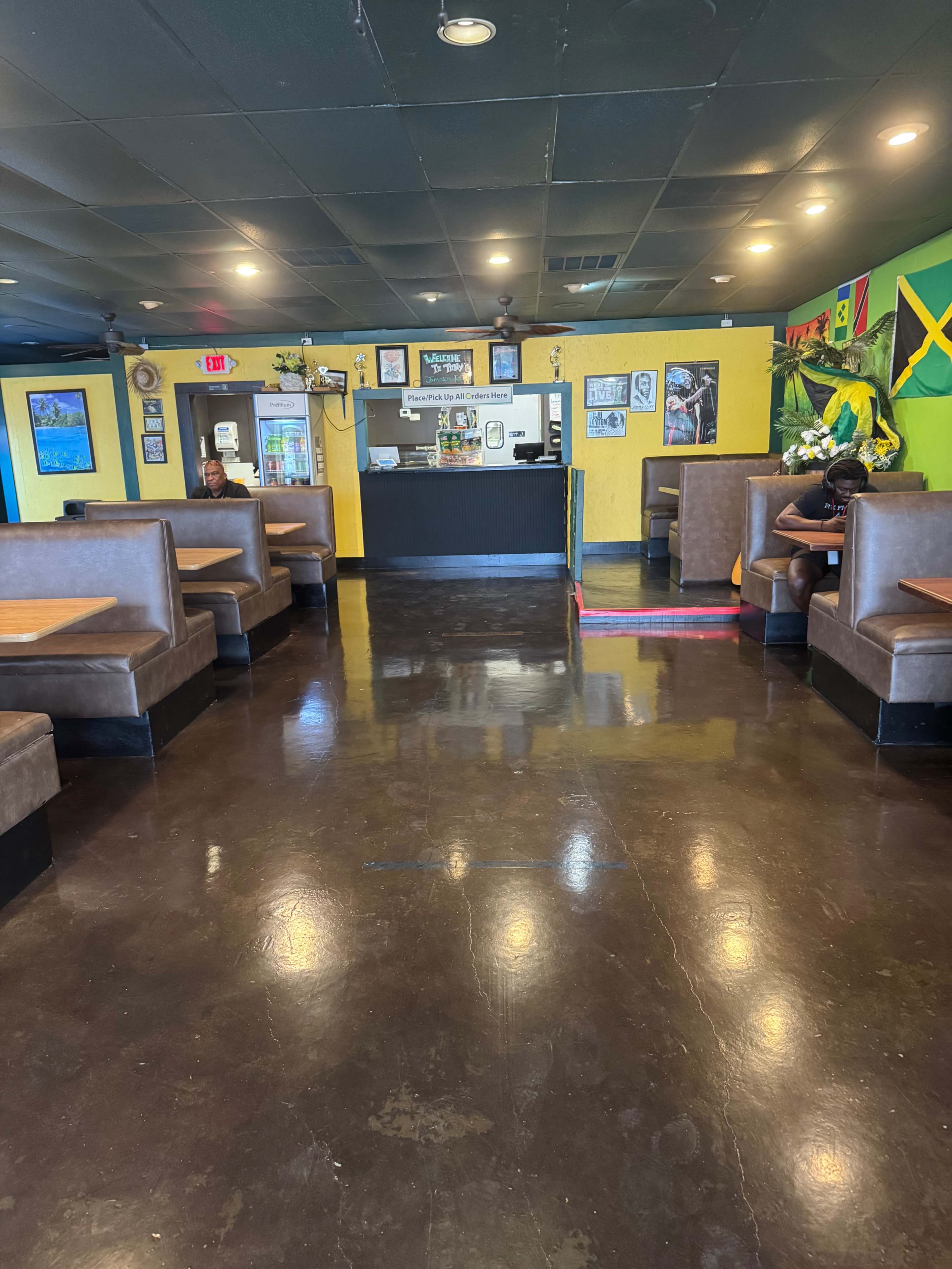 Spacious Caribbean themed restaurant Image in , austin, TX