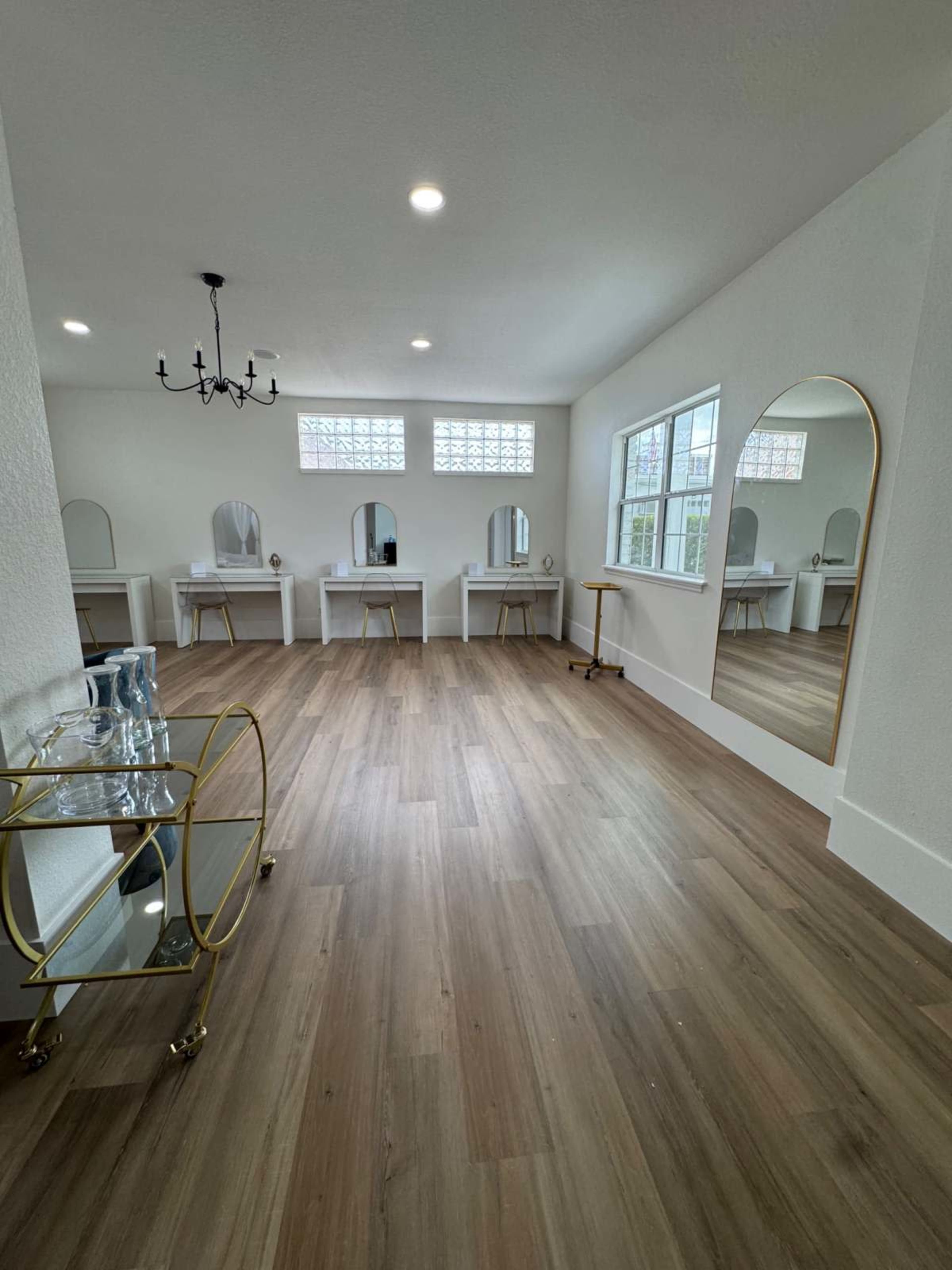 Timeless White Brick Studio Image in Winter Park, Winter Park, FL