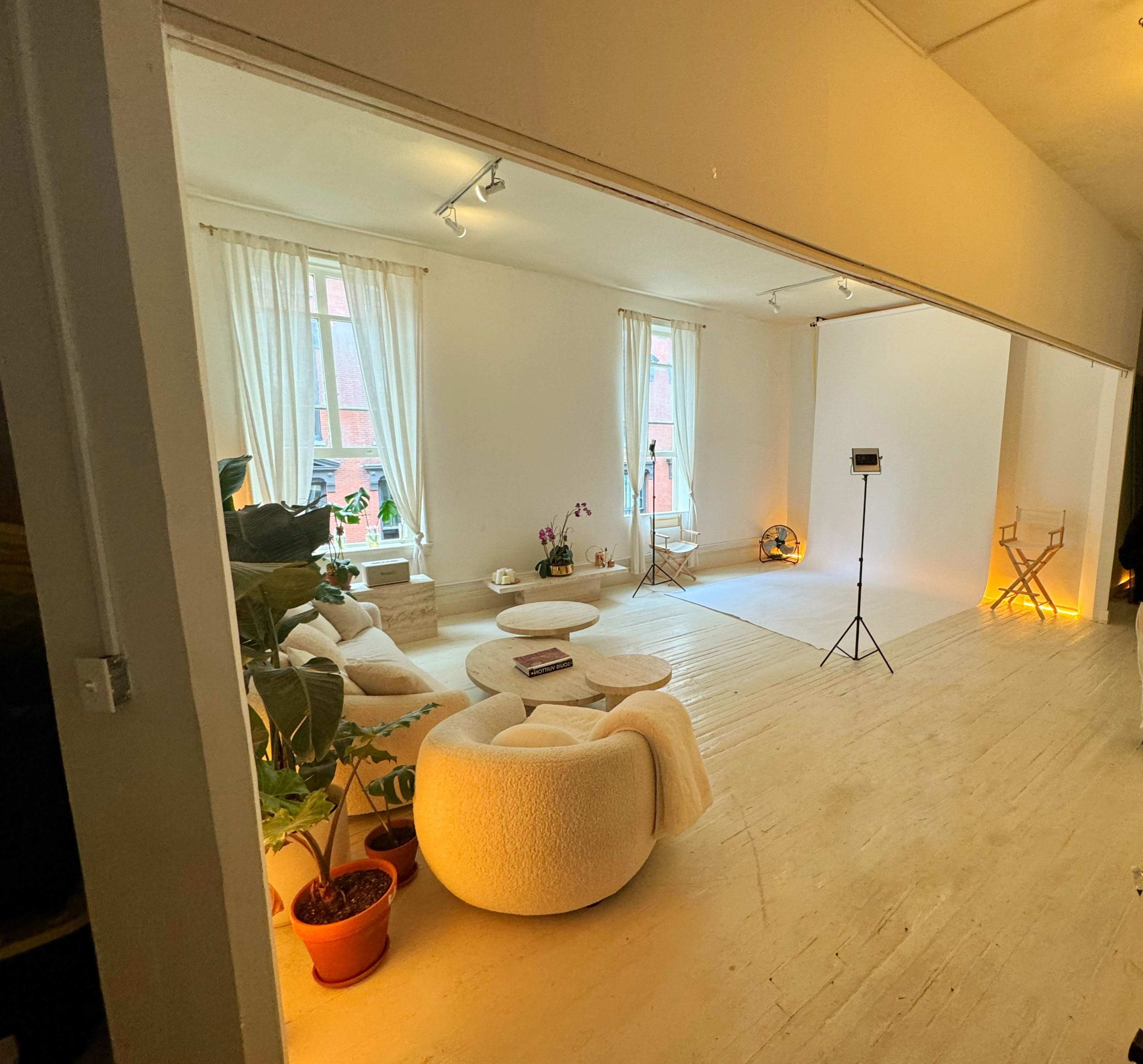 CROSBY St. SOHO Studio, 13ft Ceilings! AMAZING LIGHT Image in Lower Manhattan, new york, NY