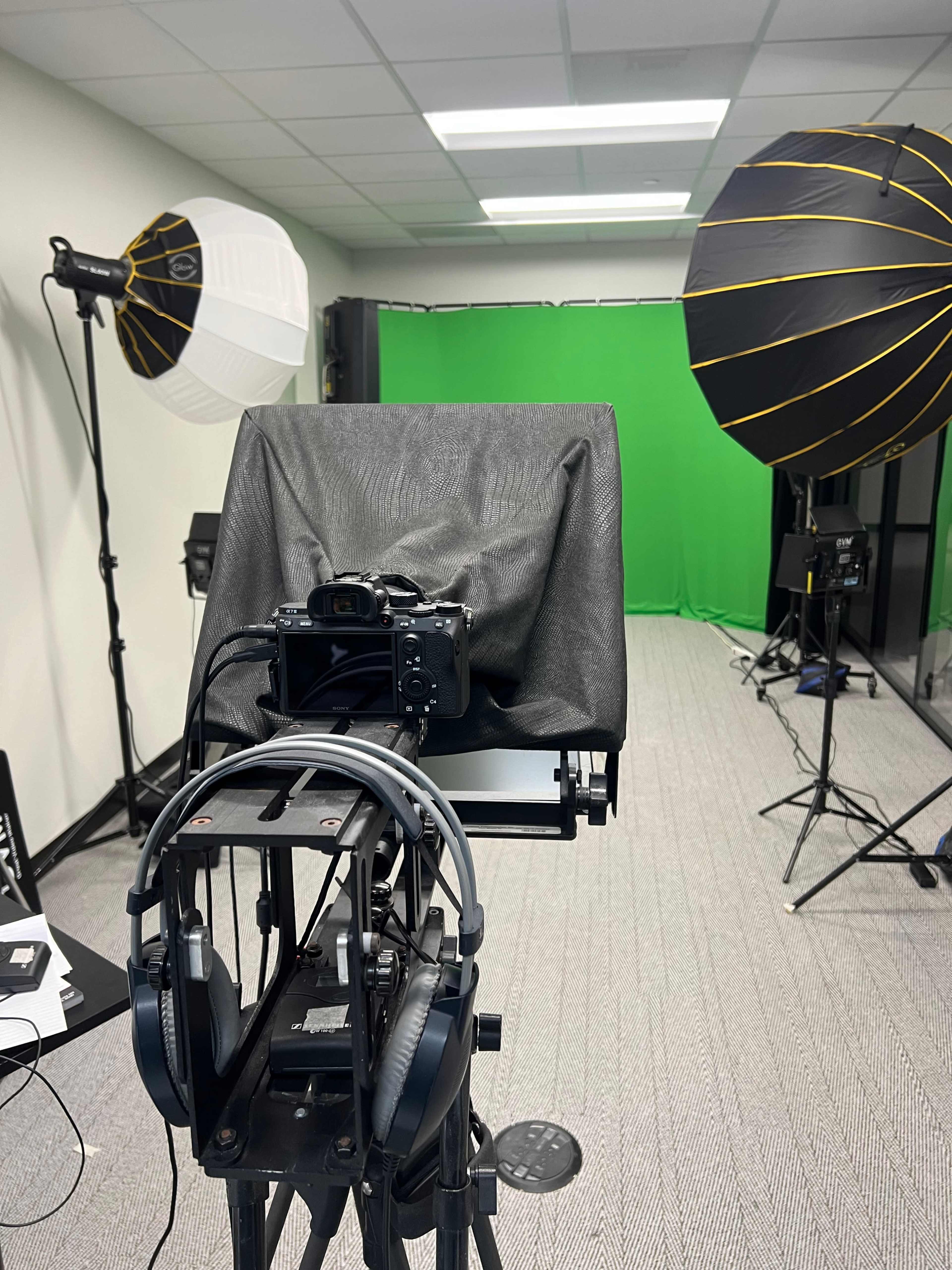 Shooting stage with green screen Image in York Township, Oakbrook Terrace, IL